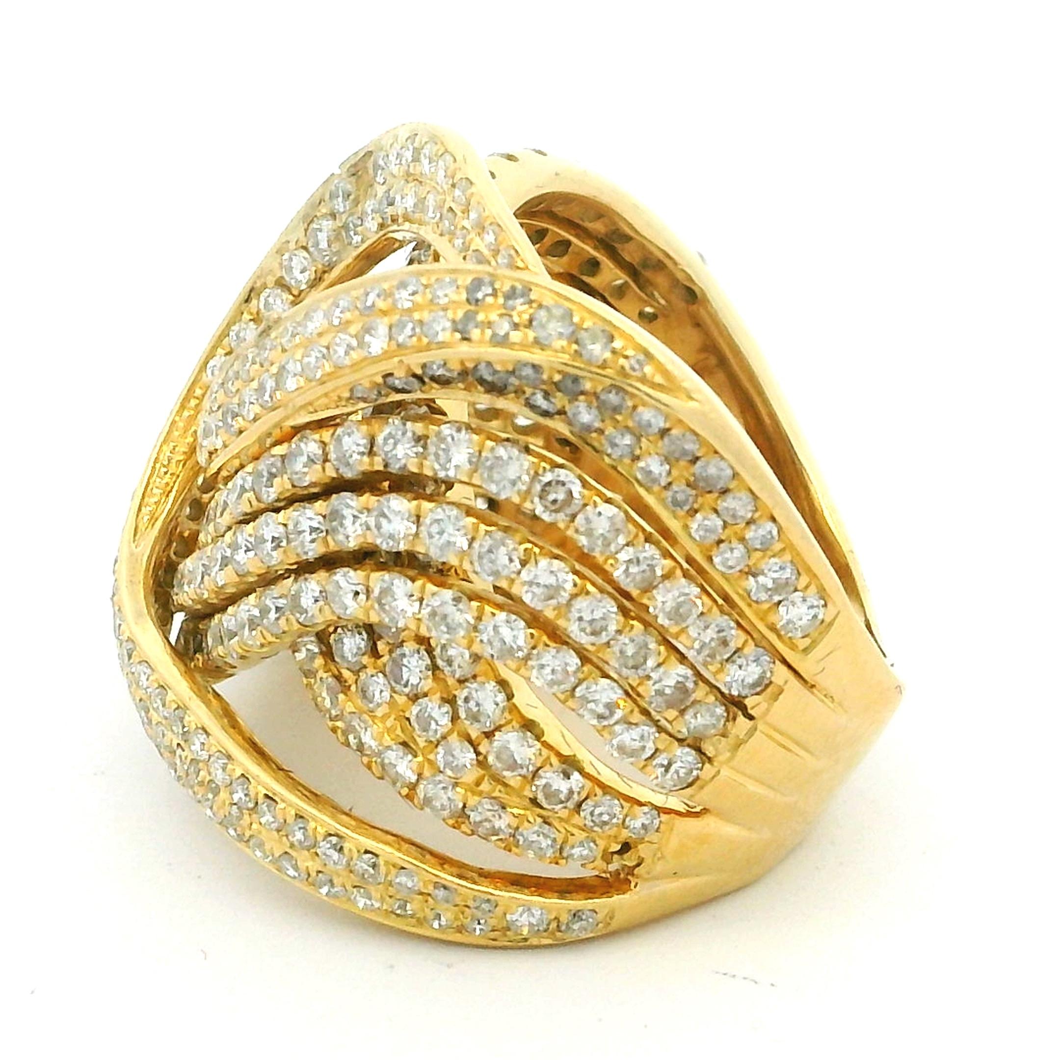 Anillo Ondulado Contemporáneo de Oro de 18 K con Pavé de Diamantes de 5,00 ct en venta 5