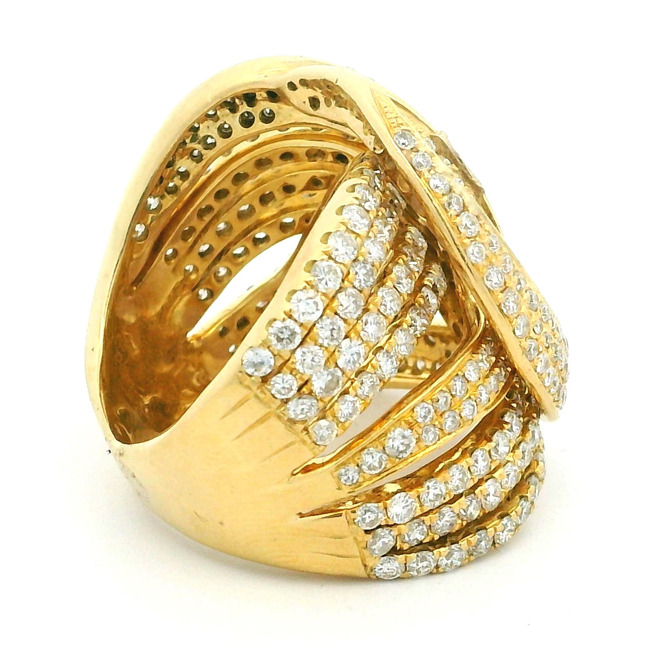 Anillo Ondulado Contemporáneo de Oro de 18 K con Pavé de Diamantes de 5,00 ct en venta 1
