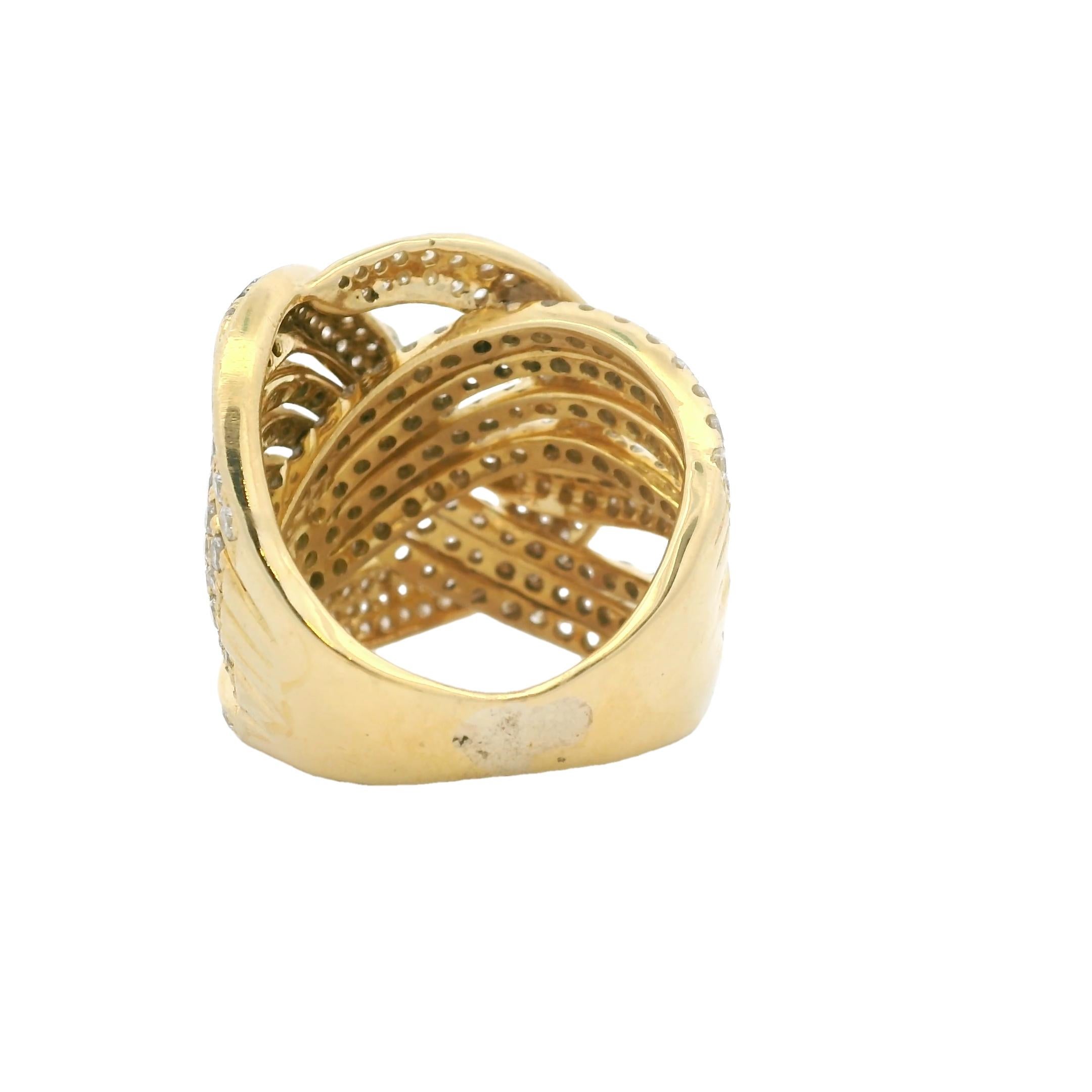 Anello a onda in oro 18 carati contemporaneo con diamanti pavé da 5,00 carati in vendita 2