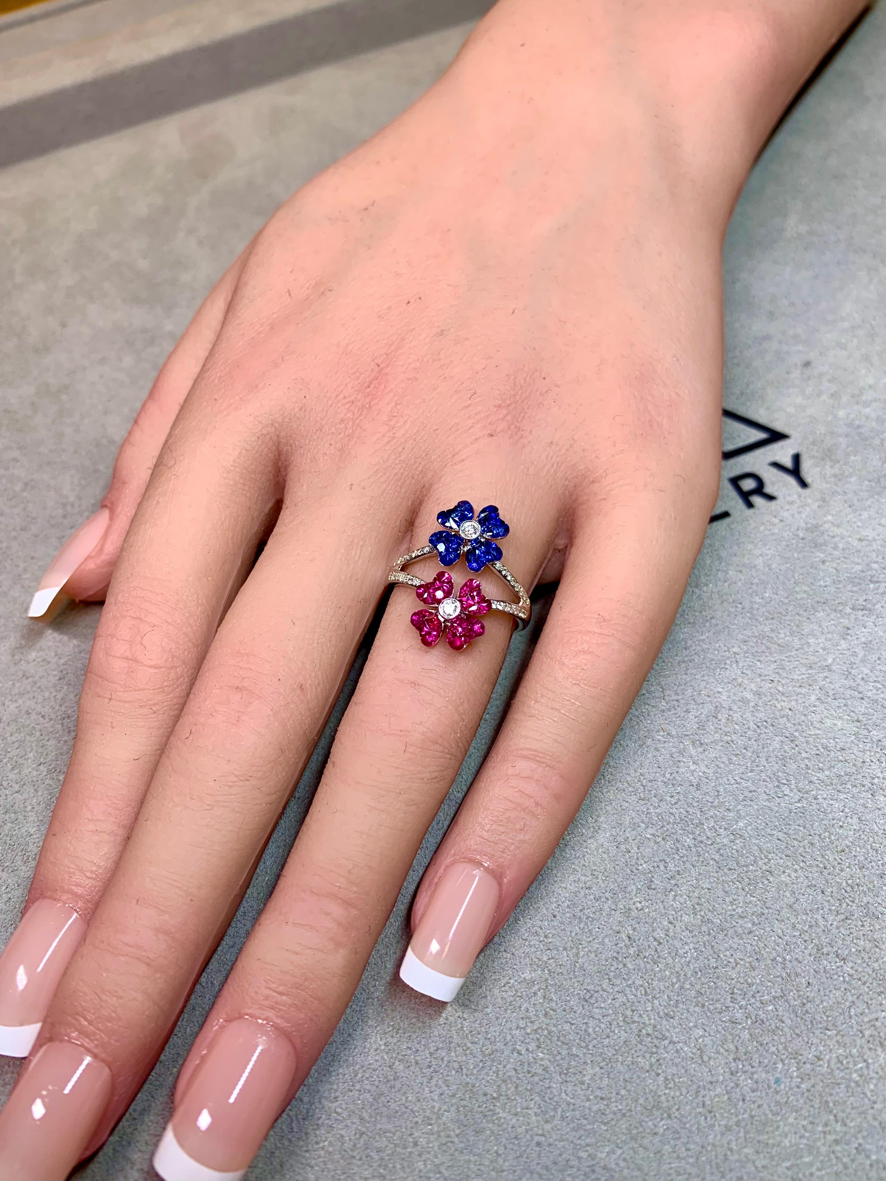 Contemporary 18K Invisibly Set Ruby Sapphire Double Flower Diamond Ring Sz 6.75 im Angebot 7