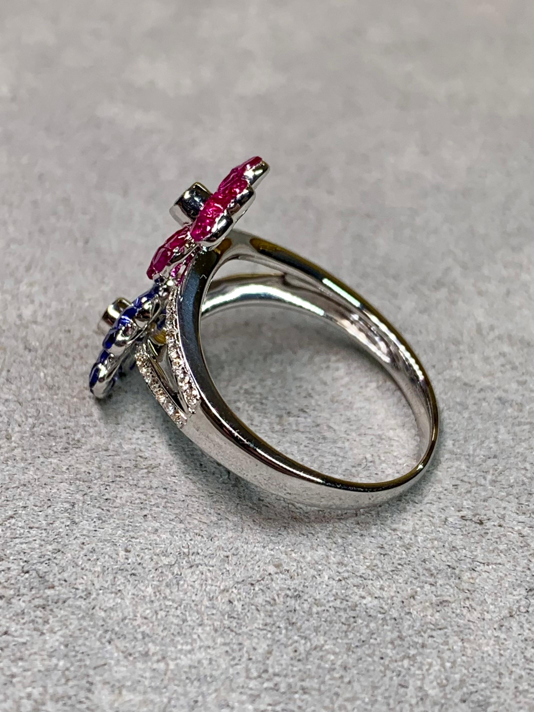 Contemporary 18K Invisibly Set Ruby Sapphire Double Flower Diamond Ring Sz 6.75 (Zeitgenössisch) im Angebot