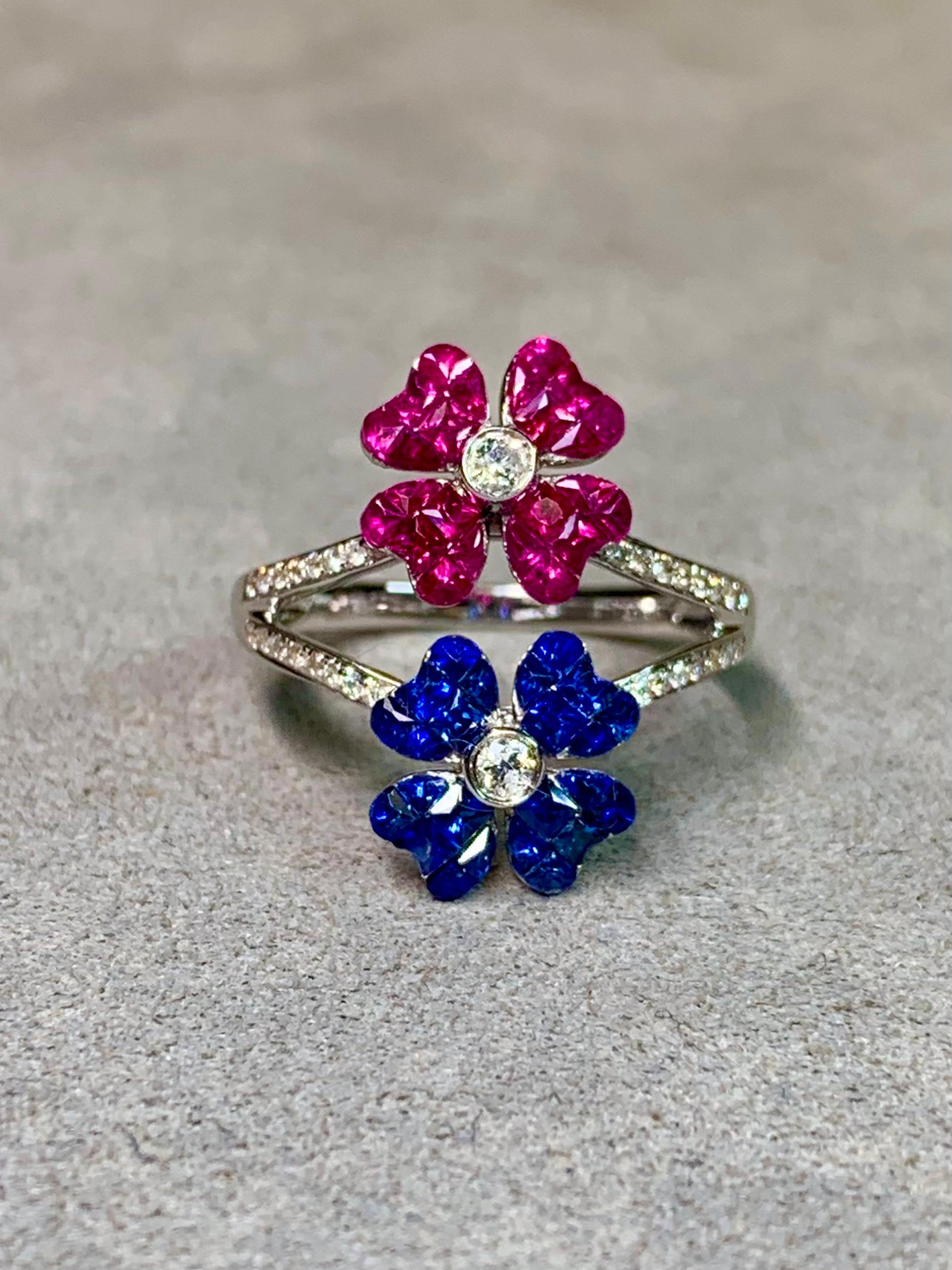 Contemporary 18K Invisibly Set Ruby Sapphire Double Flower Diamond Ring Sz 6.75 im Zustand „Hervorragend“ im Angebot in Winter Springs, FL