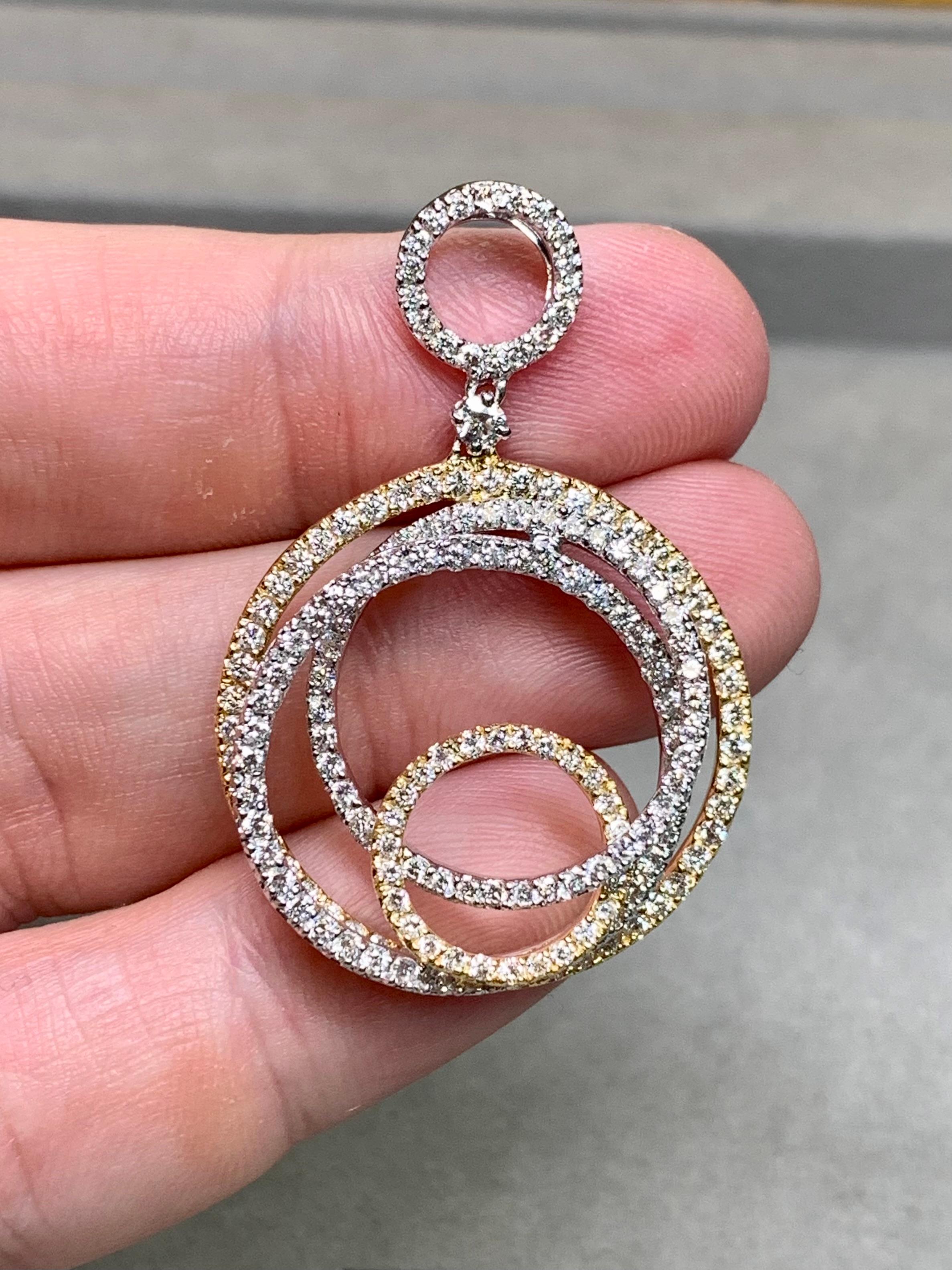 Collier pendentif à diamants 3ctw G Vs Contemporary 18K Two Tone Interlocking Circle 2