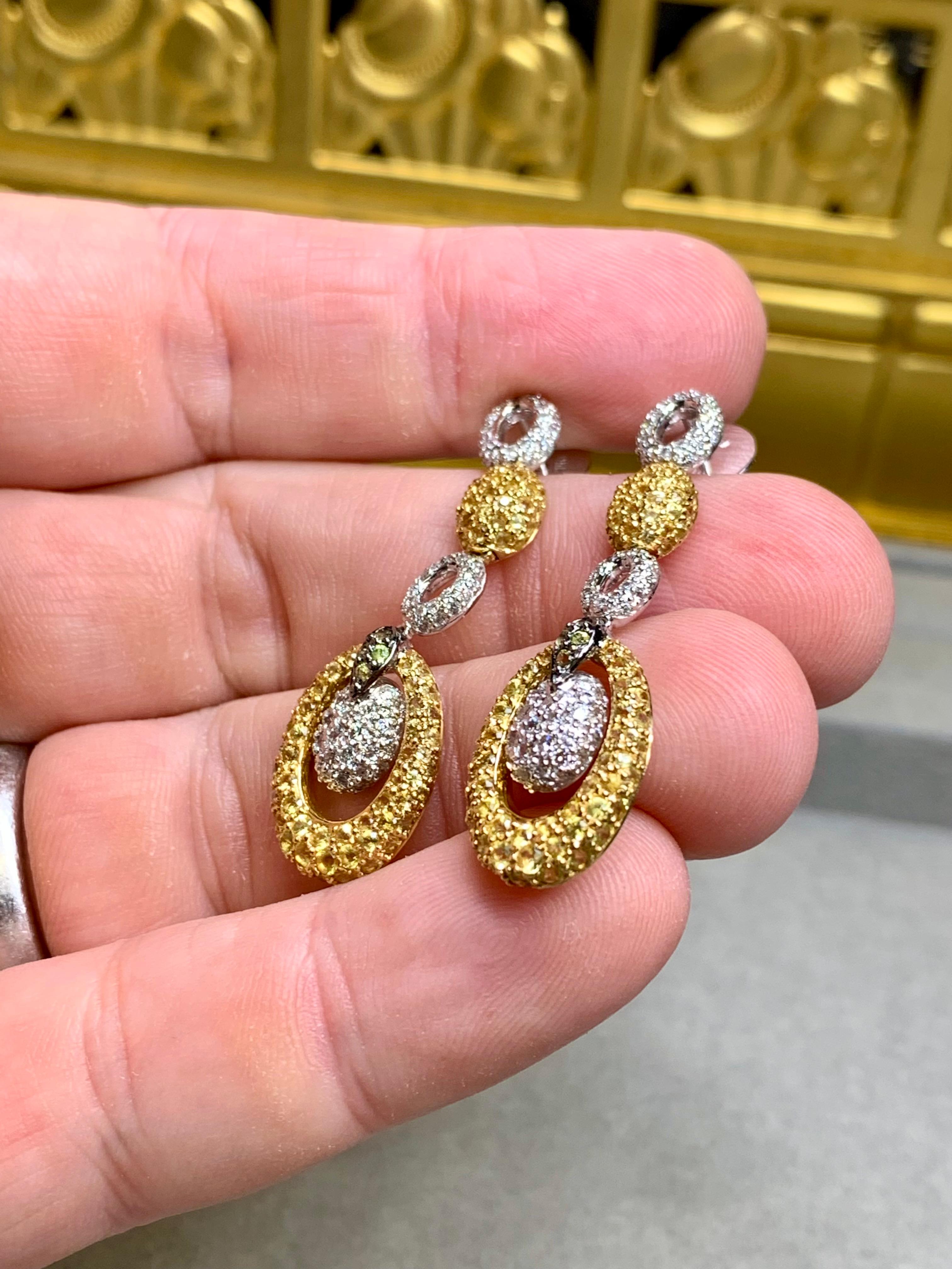 Boucles d'oreilles pendantes contemporaines en deux tons 18K Pavé saphir jaune diamant ovale 3.96ct Bon état - En vente à Winter Springs, FL