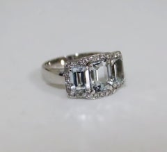 Zeitgenössischer 18k Weißgold Aquamarin-Diamant-Trilogie-Ring, Italien