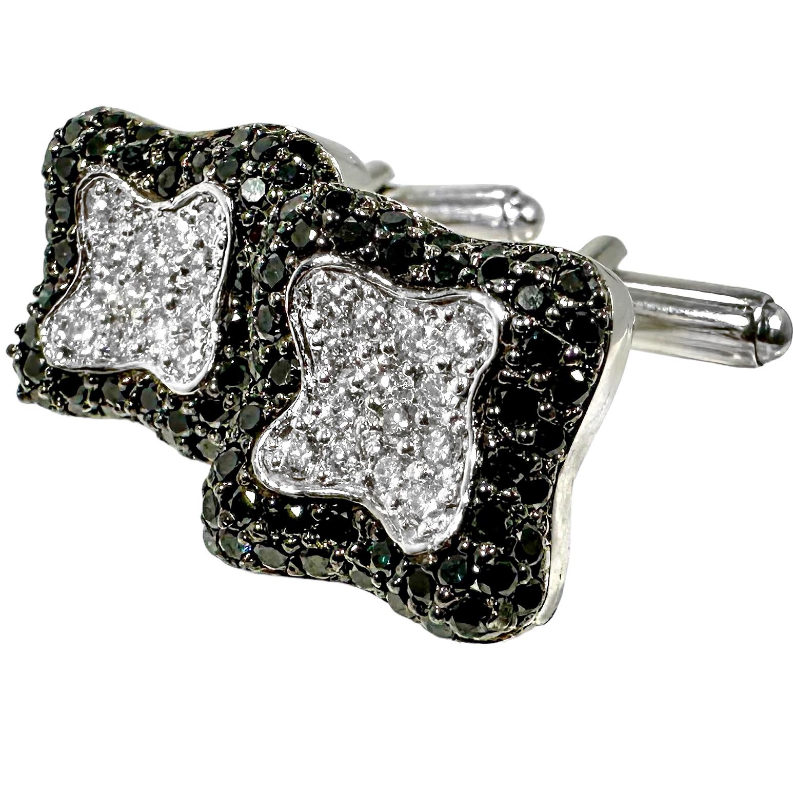 Contemporary 18k White Gold, Black and White Diamond 4 Button Stud Set by Mecan  In Good Condition For Sale In Palm Beach, FL