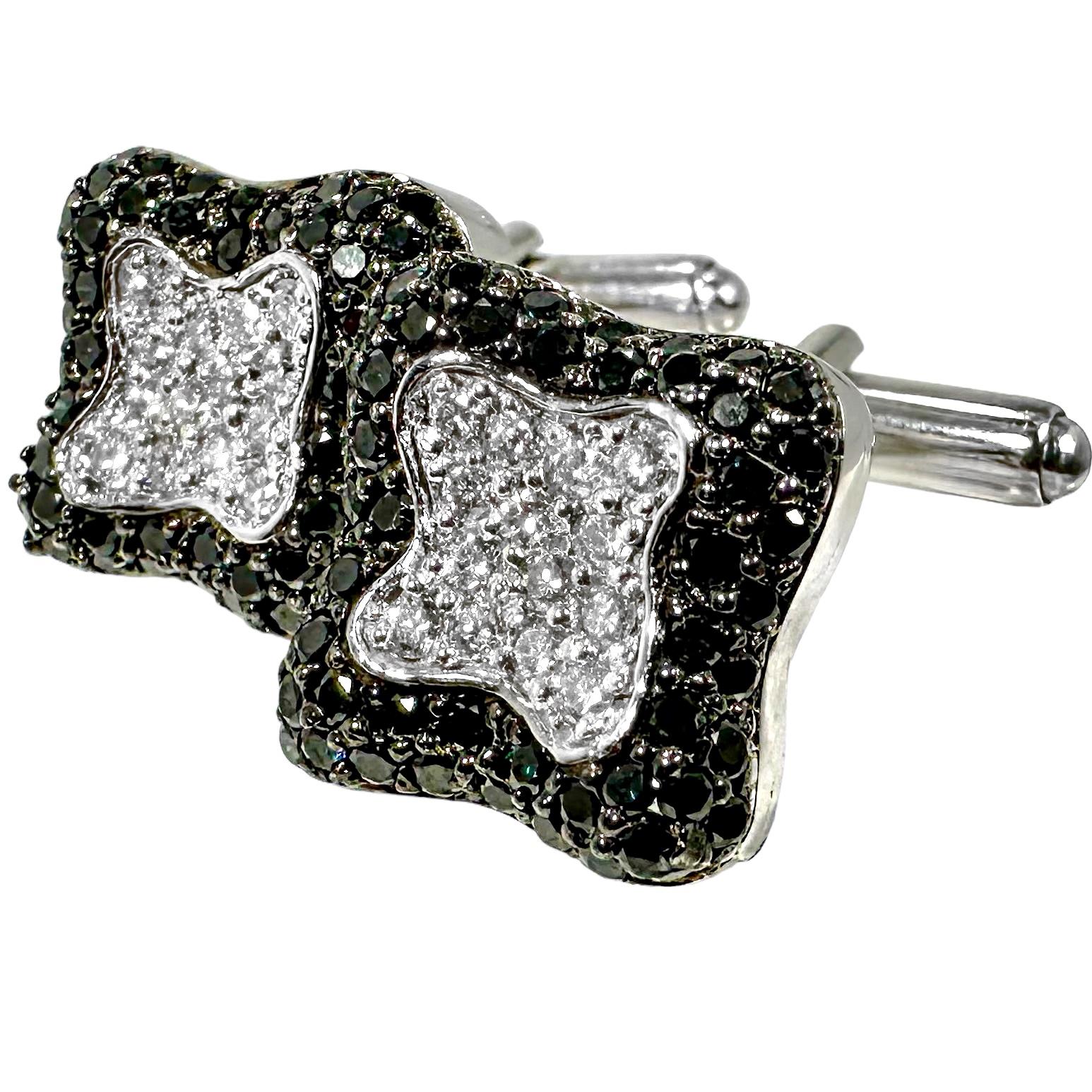 Taglio brillante Set di borchie a 4 bottoni in oro bianco 18 carati, diamanti bianchi e neri di Mecan in vendita
