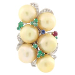 Moderner Cocktailring aus 18-karätigem Weißgold mit Diamantperlen und Edelsteinen