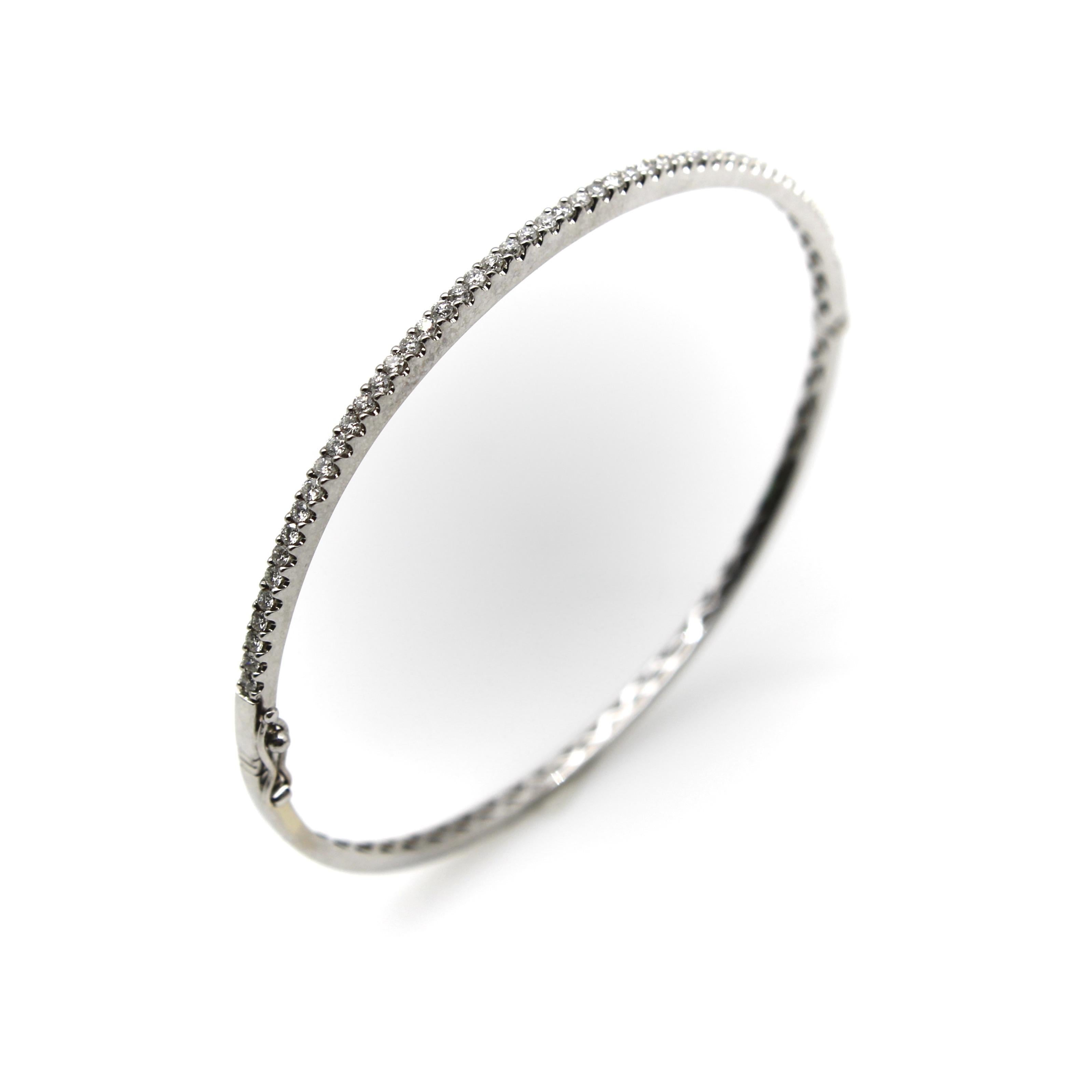 Bracelet contemporain en or blanc 18K avec diamants en vente 1