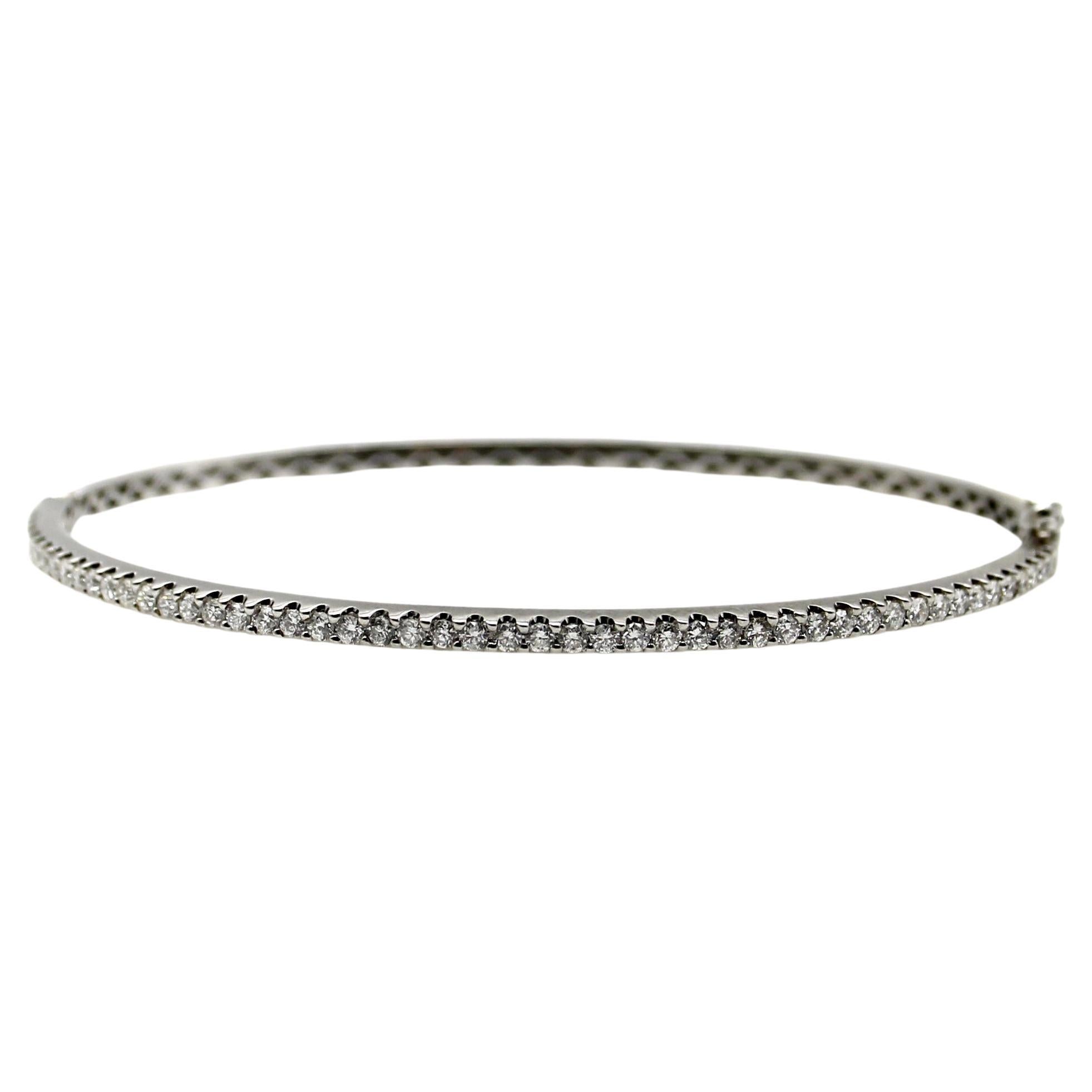 Bangle contemporaneo con diamanti in oro bianco 18 carati