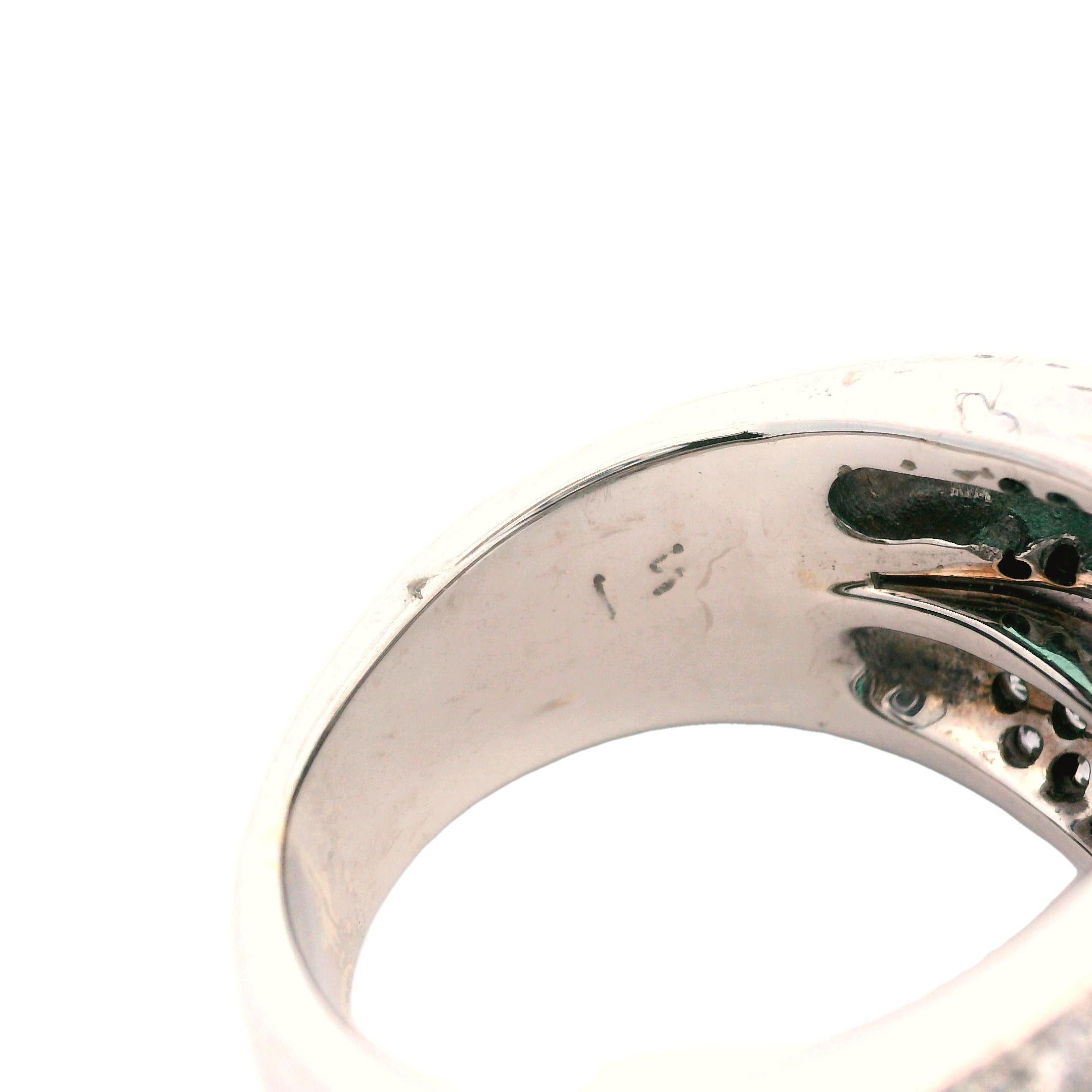 Contemporary 18k White Gold Emerald & Diamond Ring For Sale 5