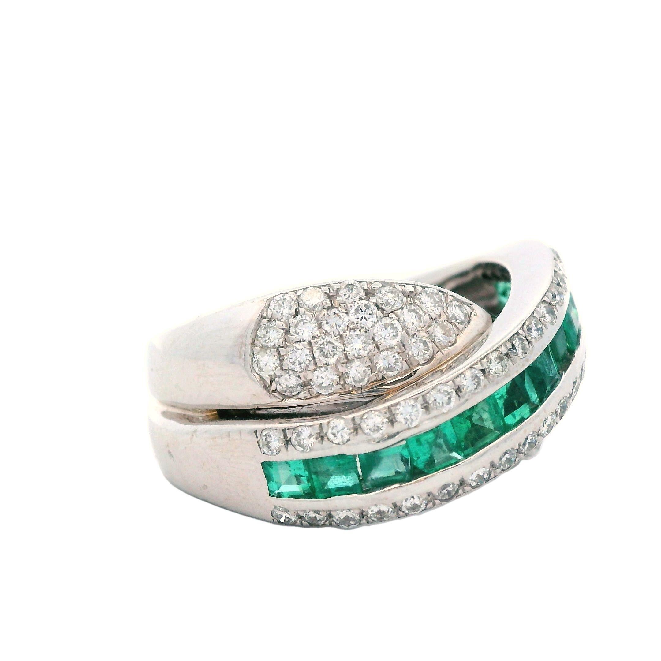 Women's Contemporary 18k White Gold Emerald & Diamond Ring For Sale