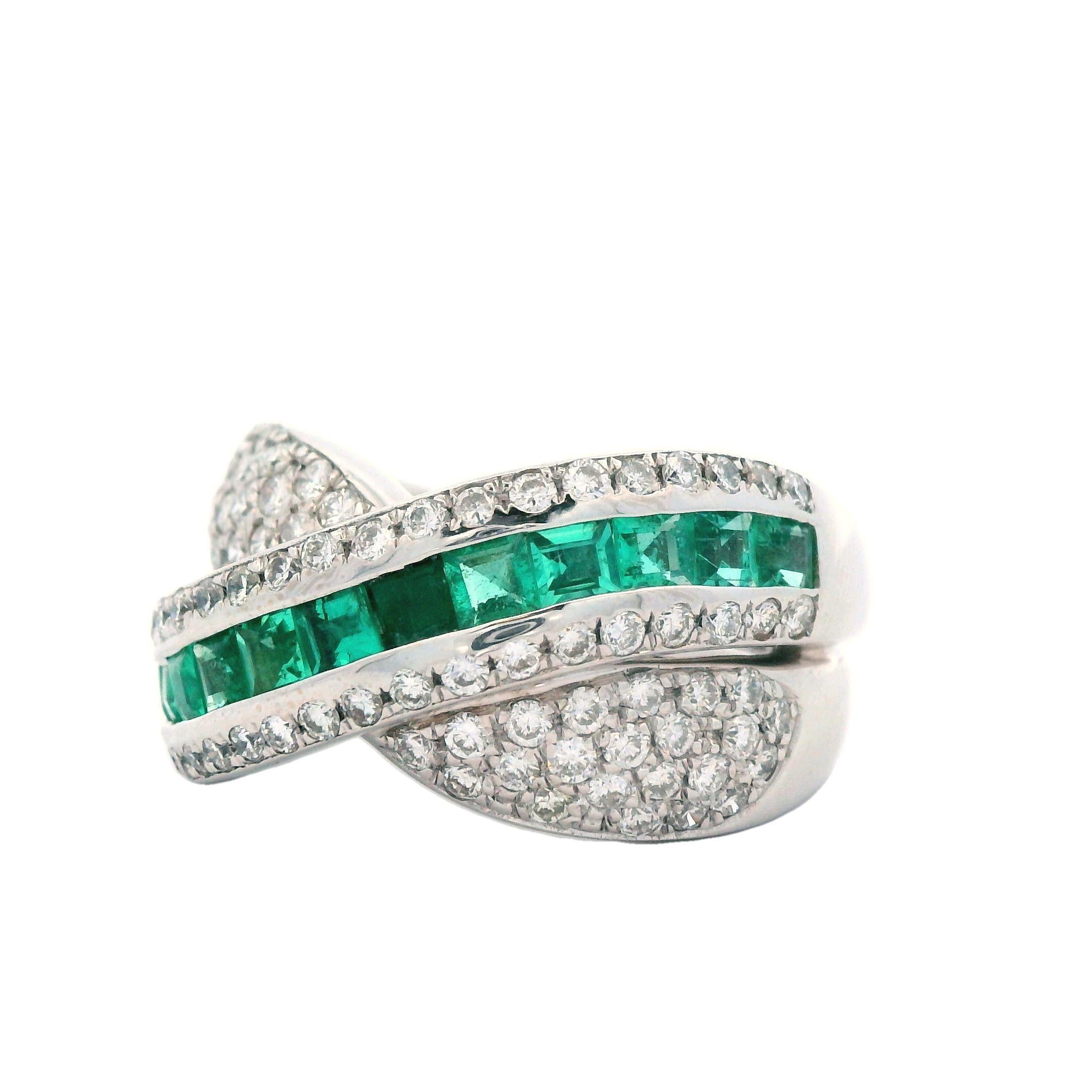Contemporary 18k White Gold Emerald & Diamond Ring For Sale 1