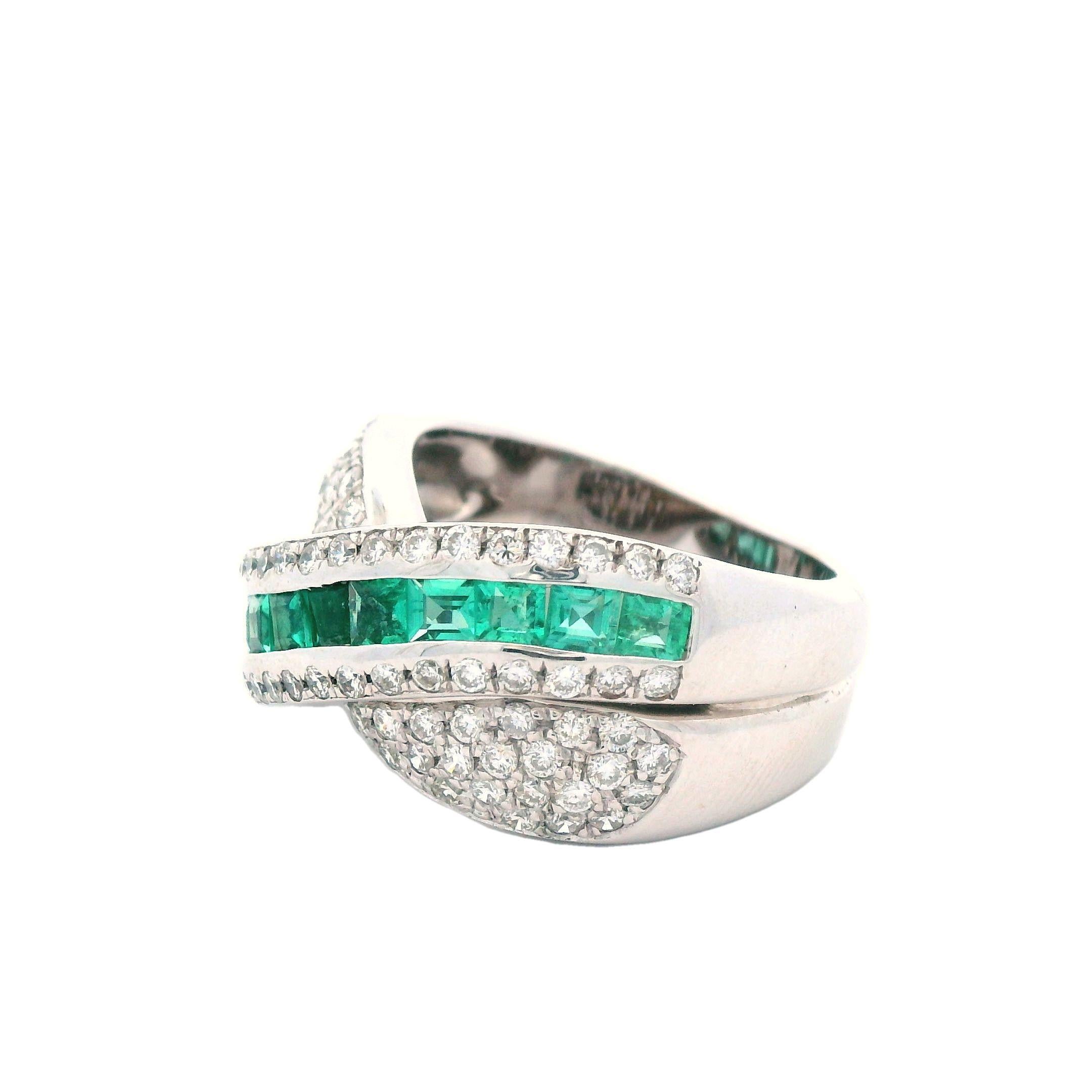 Contemporary 18k White Gold Emerald & Diamond Ring For Sale 3