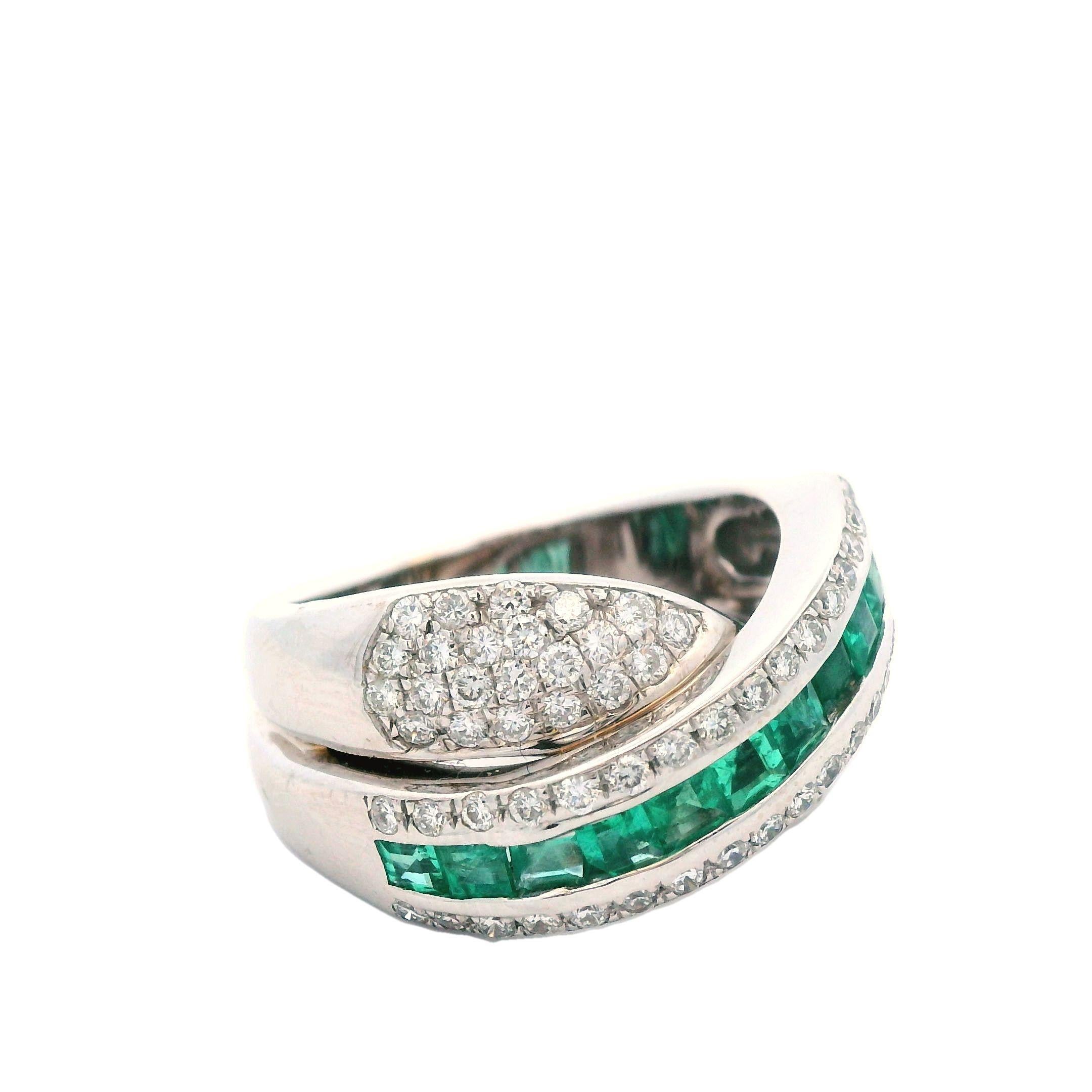 Contemporary 18k White Gold Emerald & Diamond Ring For Sale 4