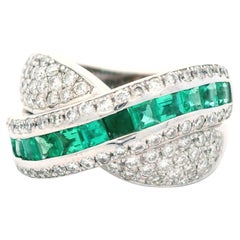 Anillo Contemporáneo de Oro Blanco de 18k con Esmeralda y Diamantes