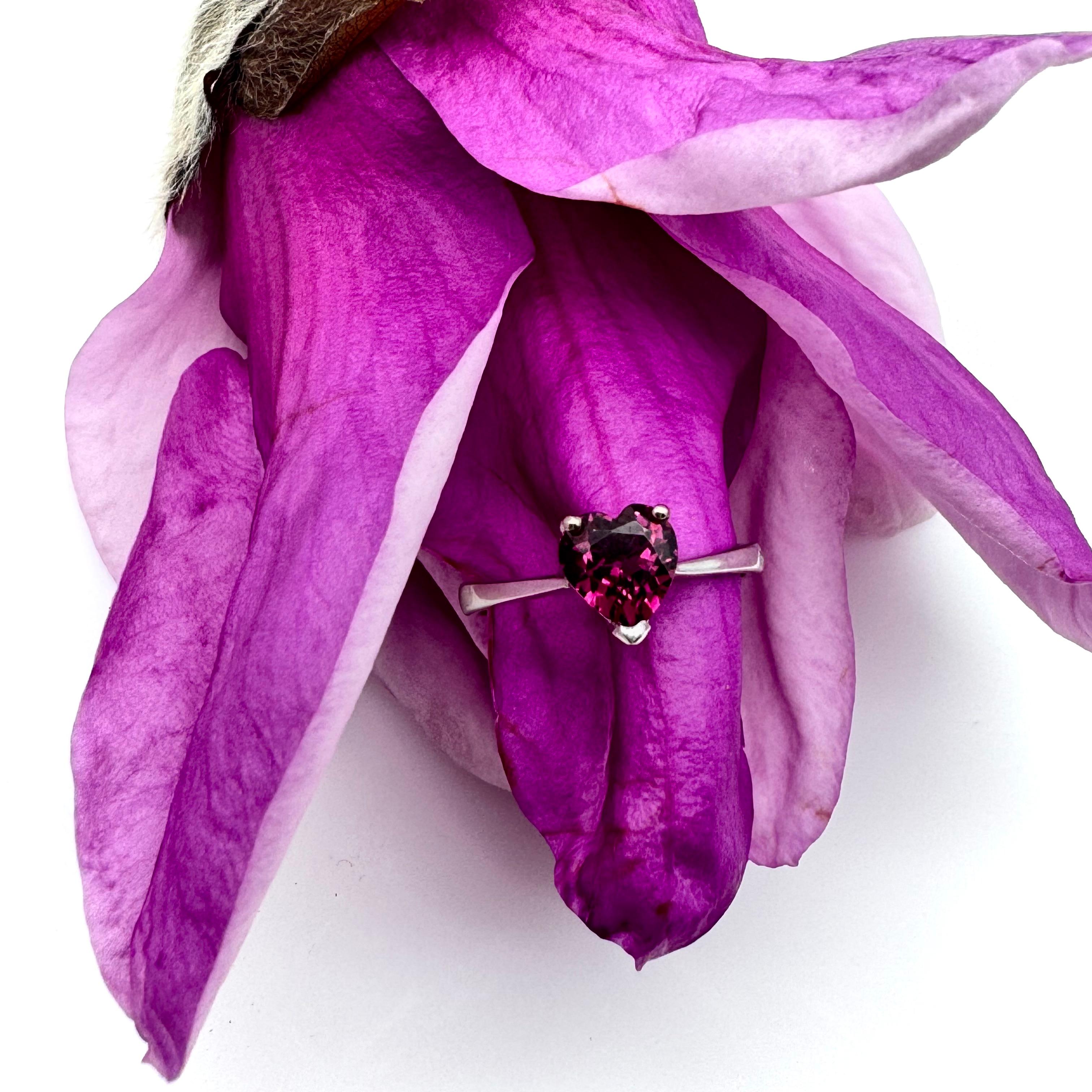 Heart Cut Contemporary 18K White Gold Heart Shaped Garnet Ring For Sale