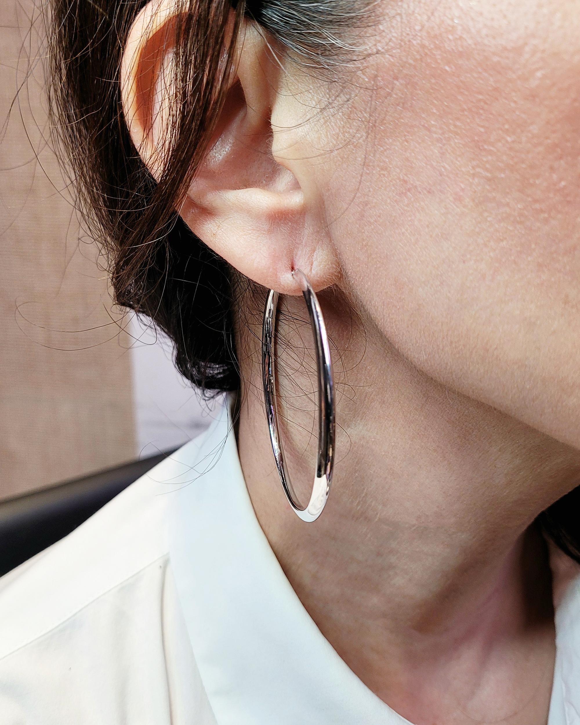 These lovely classic hoop earrings are made from 18k white gold, a high-quality and durable metal prized for its bright, lustrous finish. With a weight of 8.49 grams, they have a substantial feel and are designed to last many years.

The earrings