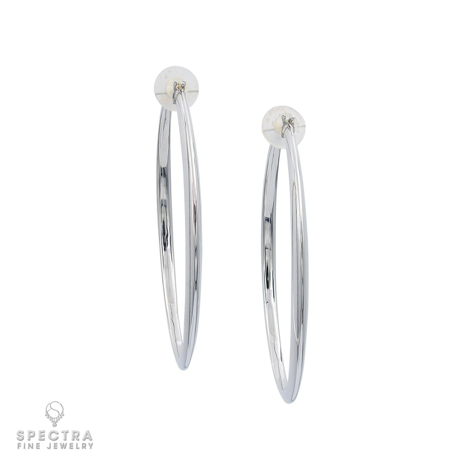 Contemporary 18k White Gold Hoop Earrings In Excellent Condition For Sale In New York, NY