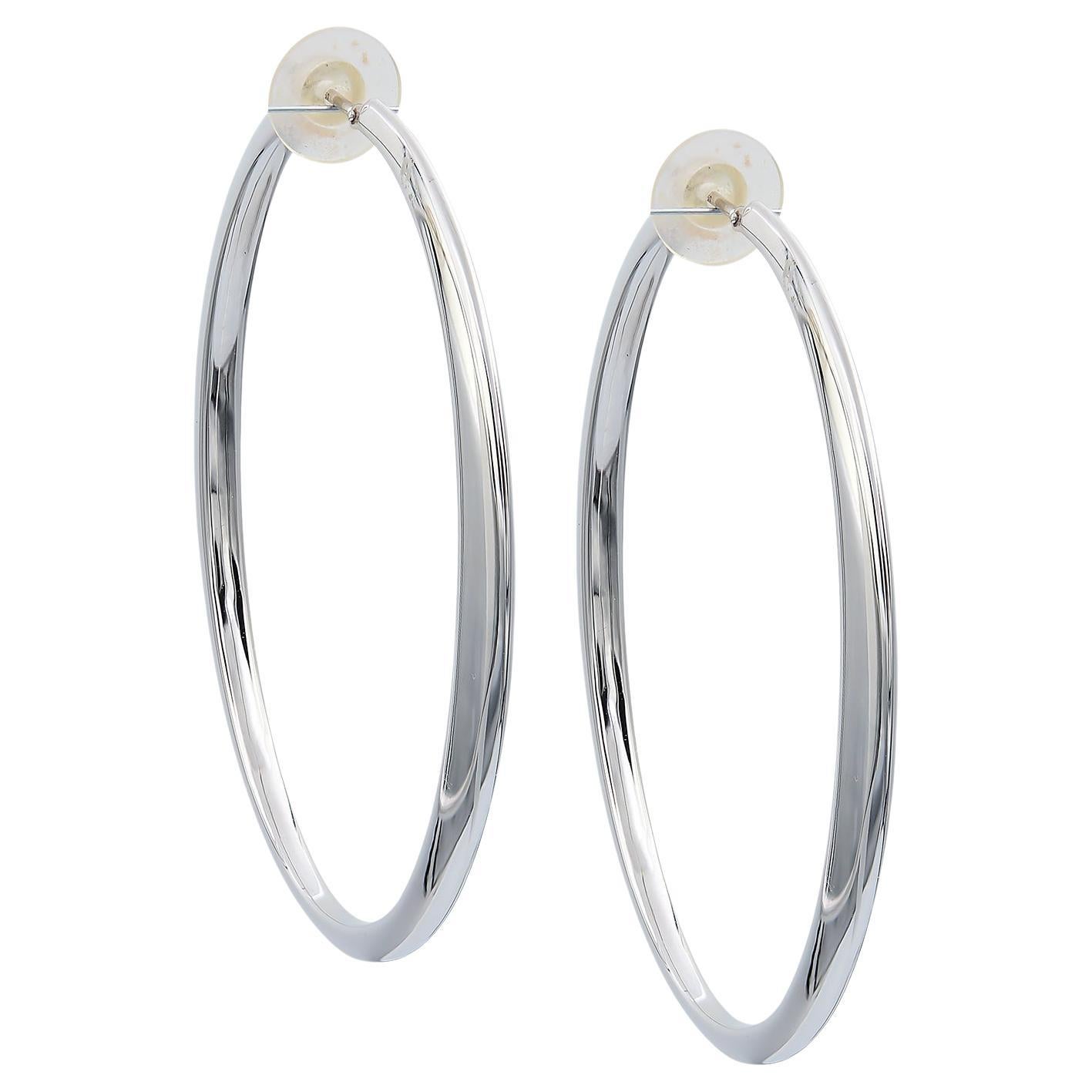 Contemporary 18k White Gold Hoop Earrings For Sale