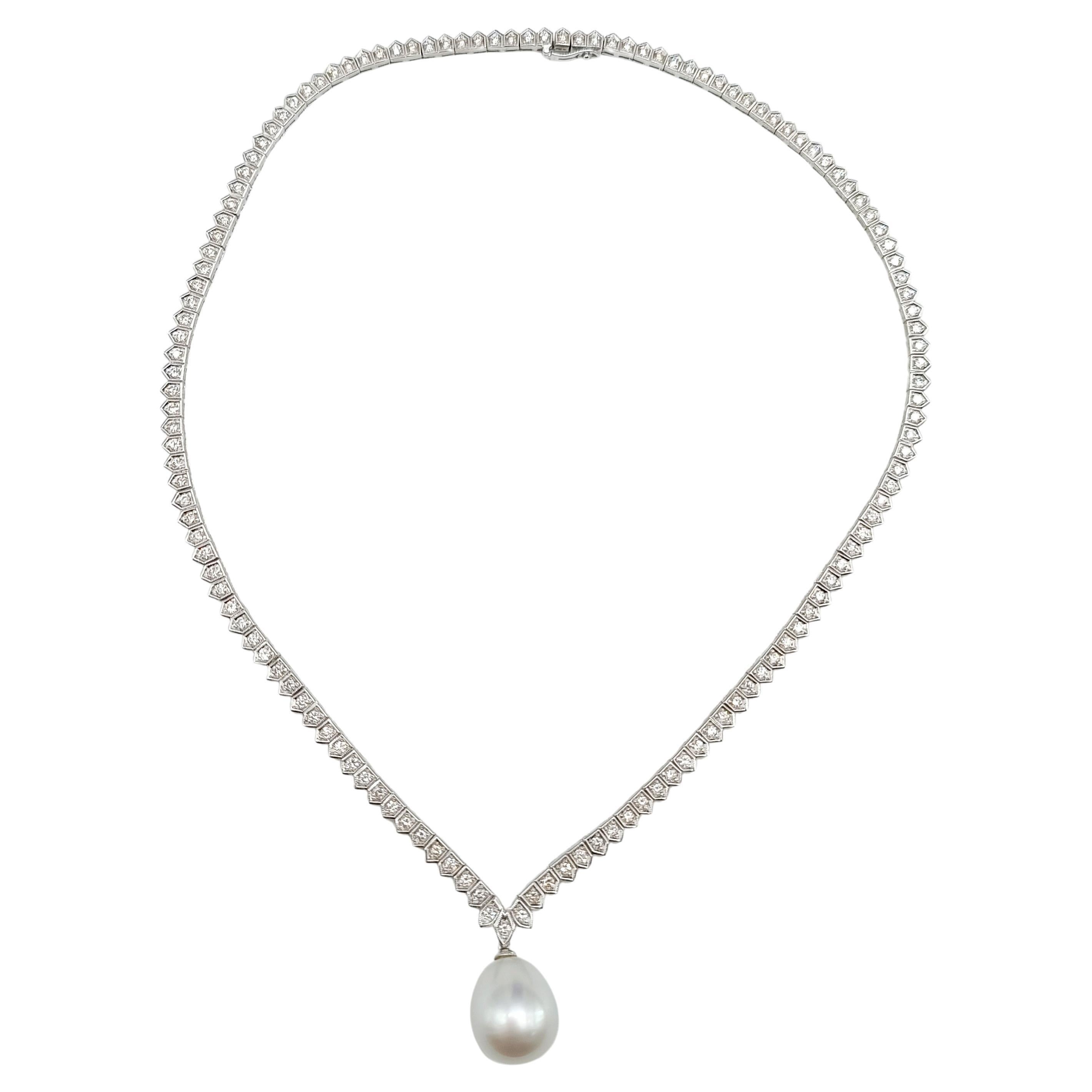 Collana in oro bianco, diamanti e perle
