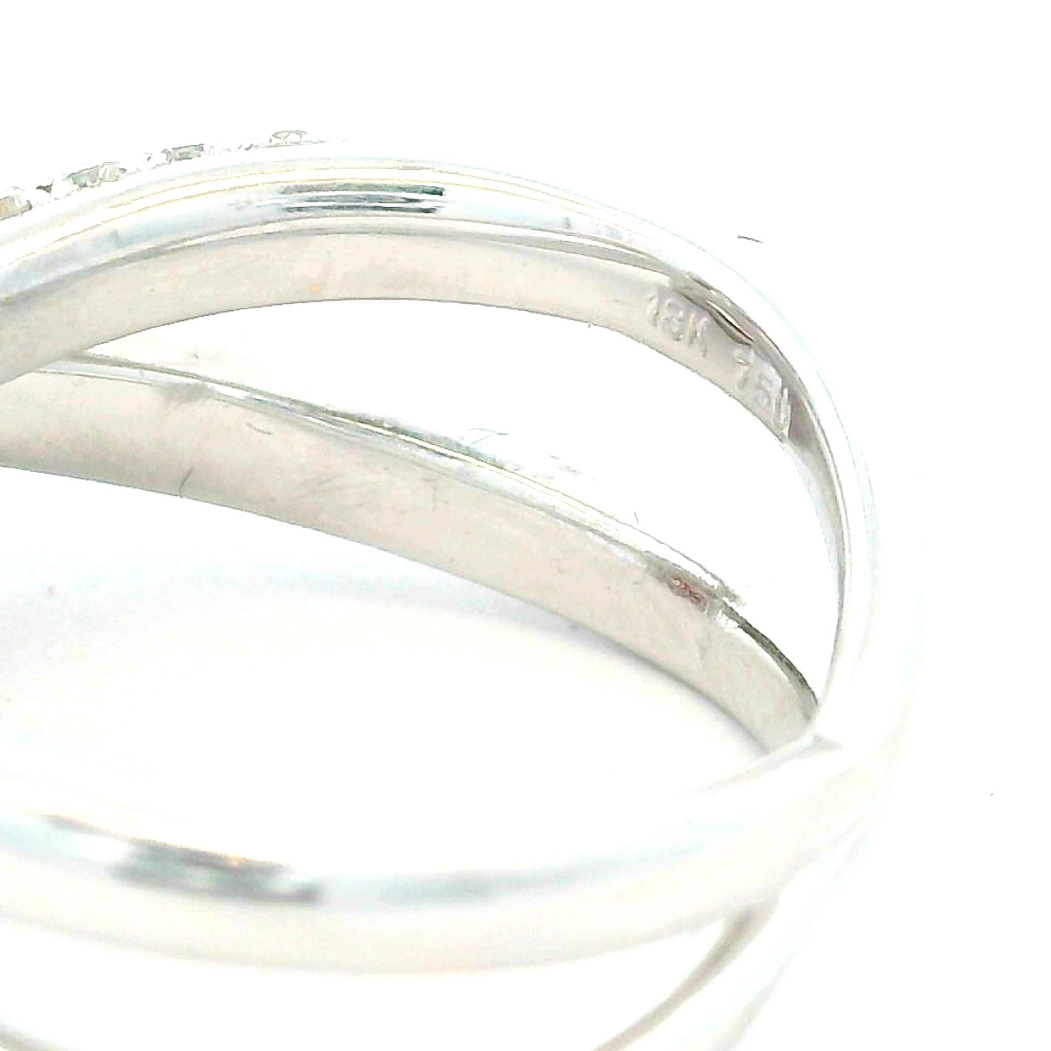 Anello cocktail ovale in oro bianco 18 carati con granato e diamanti in vendita 4
