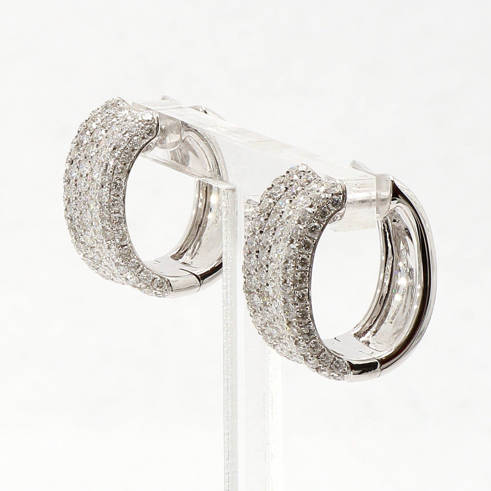 Contemporary 18 Karat White Gold Pave Diamond Hoop Style Earrings In New Condition For Sale In New York, NY