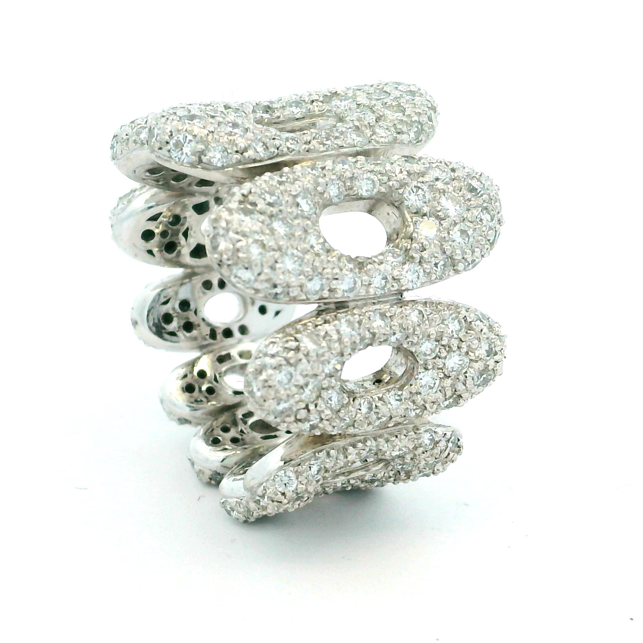 Anillo contemporáneo de oro blanco de 18 quilates con eslabón de pavé de diamantes, 3 quilates en venta 4