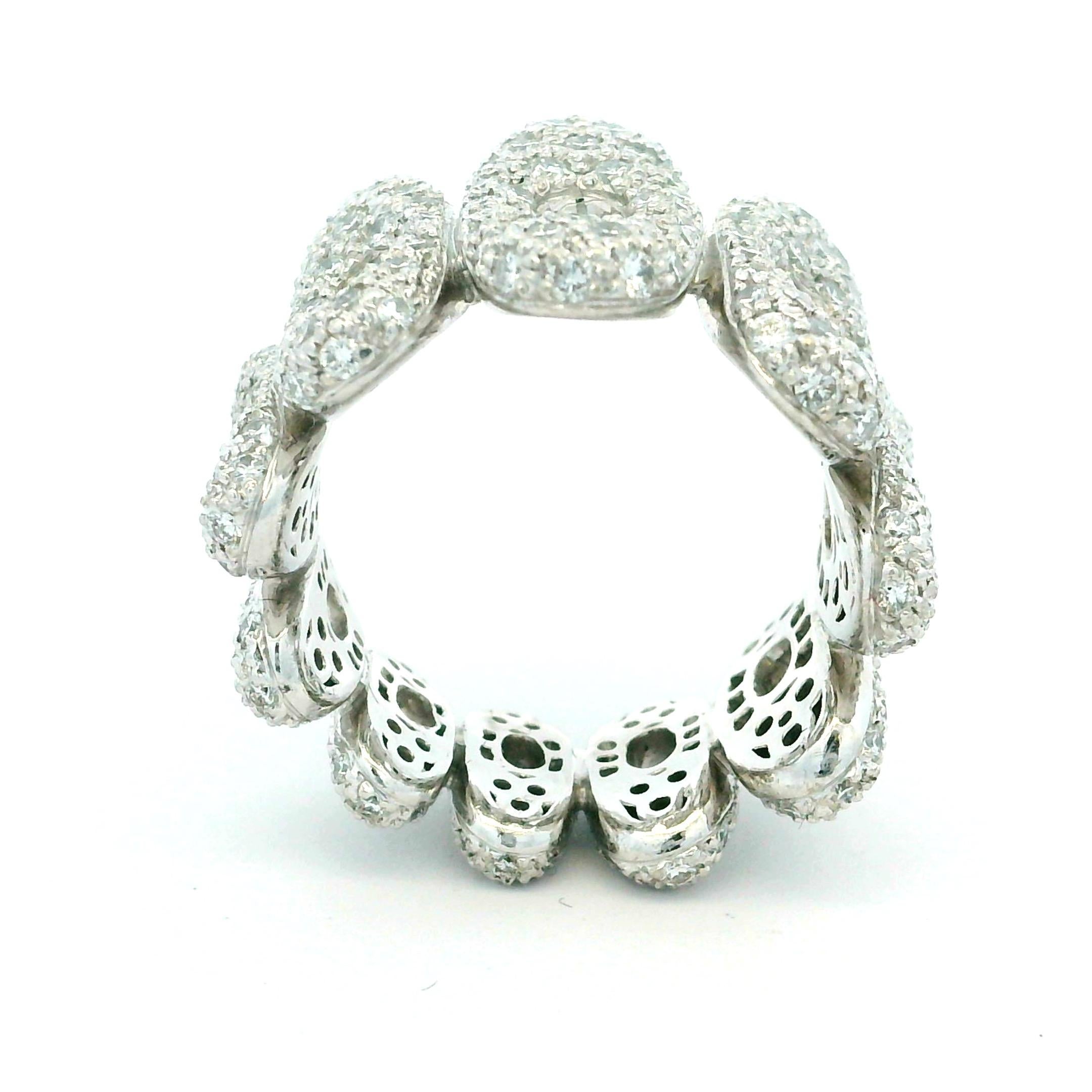 Anillo contemporáneo de oro blanco de 18 quilates con eslabón de pavé de diamantes, 3 quilates en venta 6