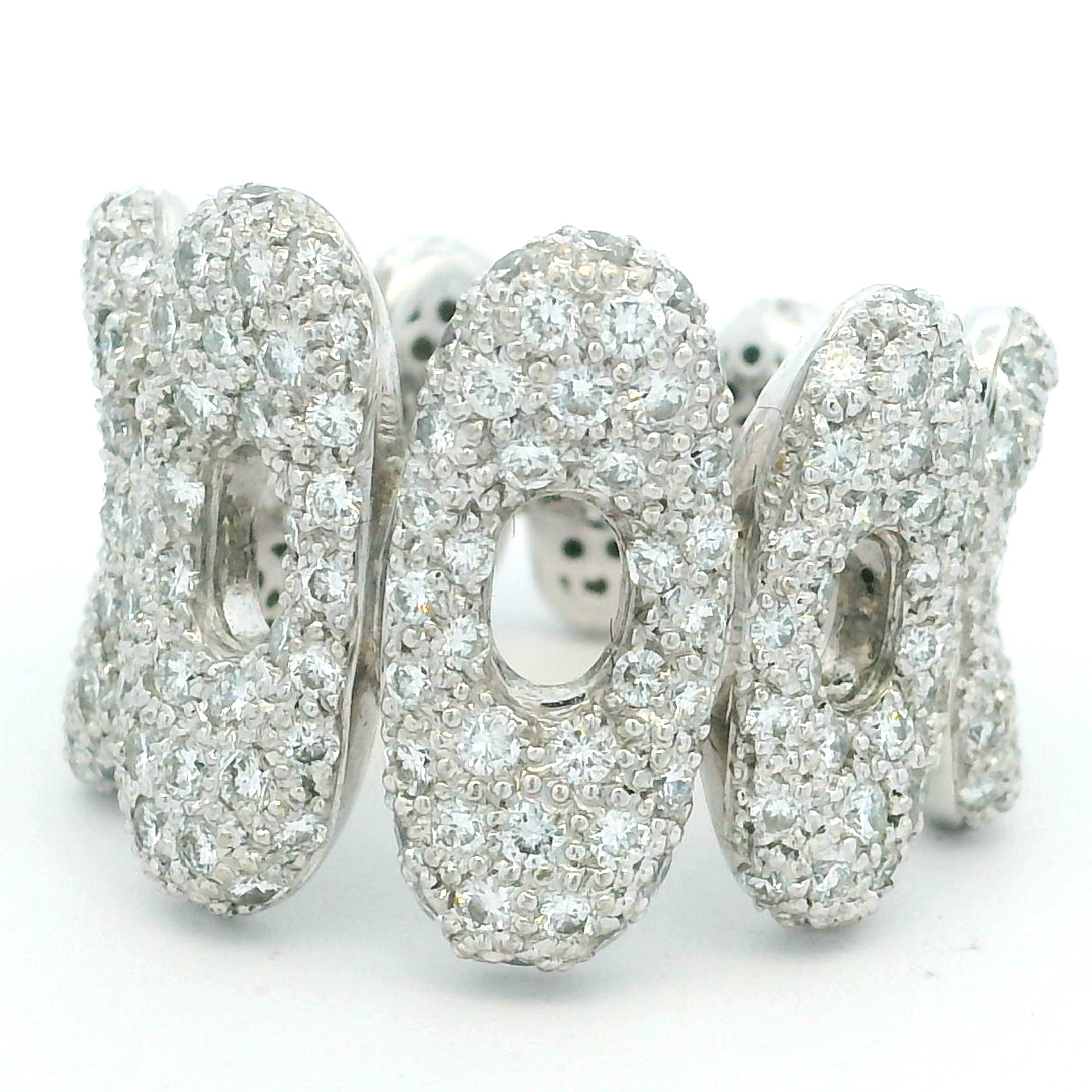 Anillo contemporáneo de oro blanco de 18 quilates con eslabón de pavé de diamantes, 3 quilates Contemporáneo en venta