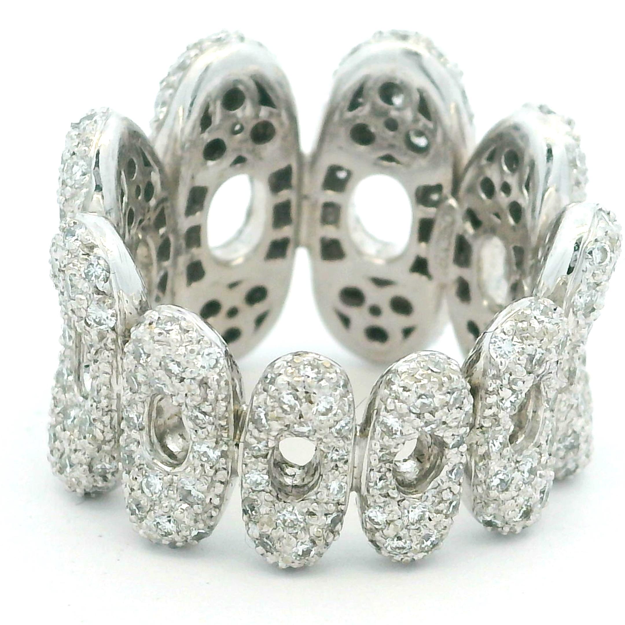 Anillo contemporáneo de oro blanco de 18 quilates con eslabón de pavé de diamantes, 3 quilates en venta 1