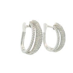 Pendientes de aro colgantes contemporáneos de tres filas de diamantes pavé en oro blanco de 18 quilates