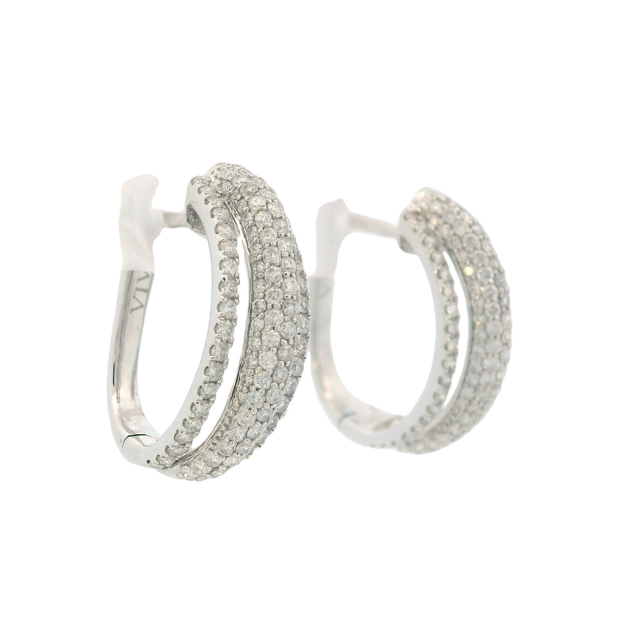 Orecchini a cerchio contemporanei in oro bianco 18 carati con pavé di diamanti e tre file di pendenti In condizioni ottime in vendita a Lexington, KY