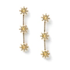 Contemporary 18K Gelbgold und weiße Diamanten Lange Blumenohrringe in Tropfenform