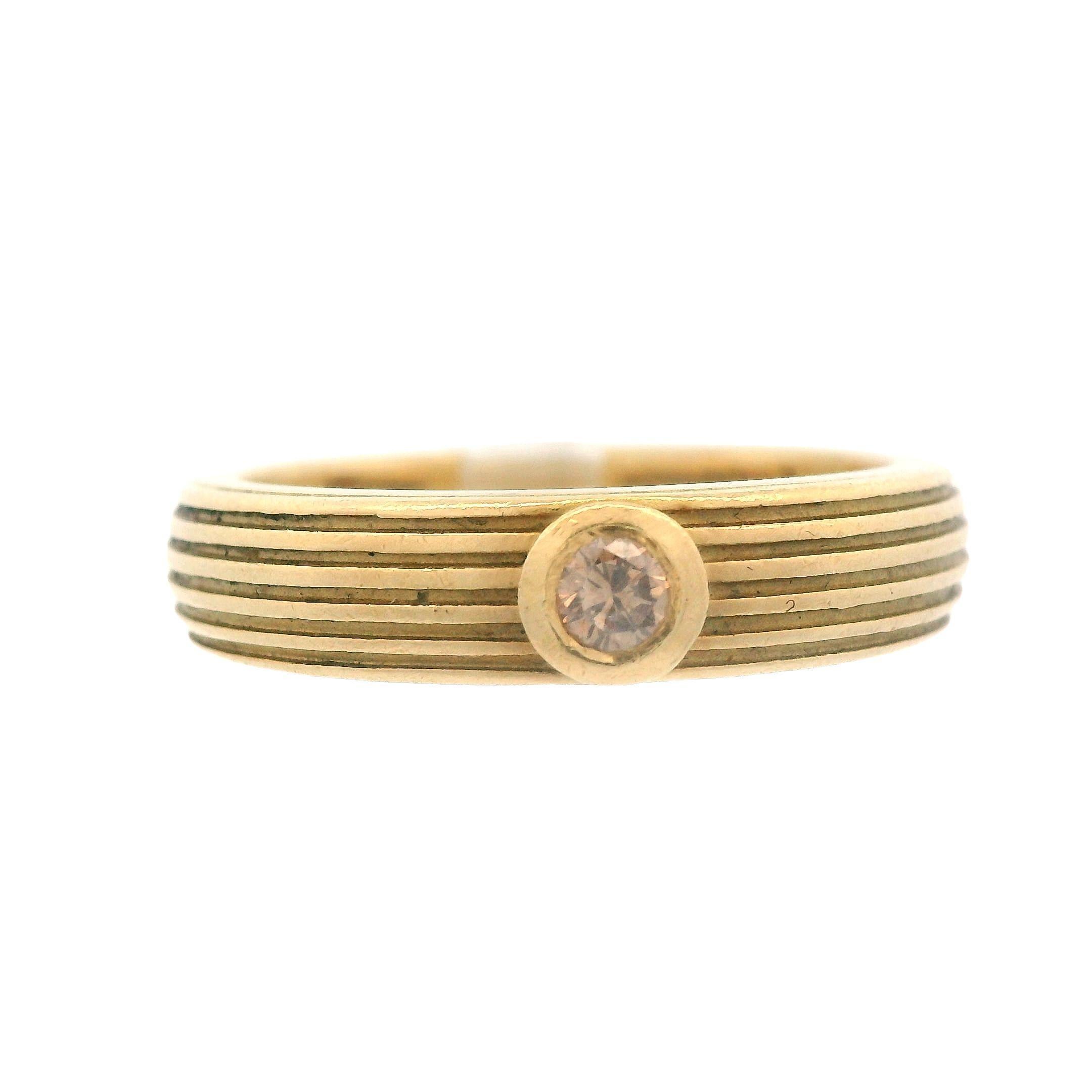 Women's Contemporary 18k Yellow Gold Bezel Set Orange Dia Ring For Sale