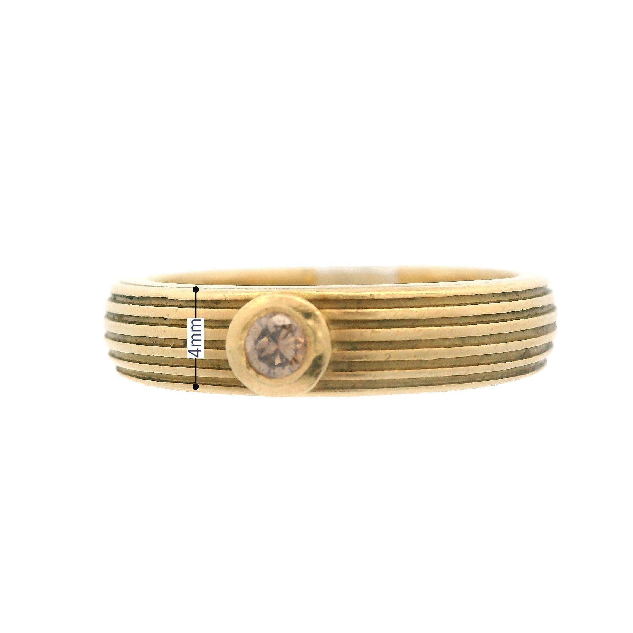 Contemporary 18k Yellow Gold Bezel Set Orange Dia Ring For Sale 3