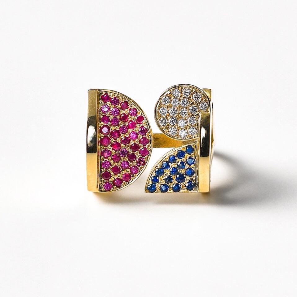 Brilliant Cut Contemporary 18K Yellow Gold Diamond Ruby & Blue Sapphire Square Cocktail Ring For Sale