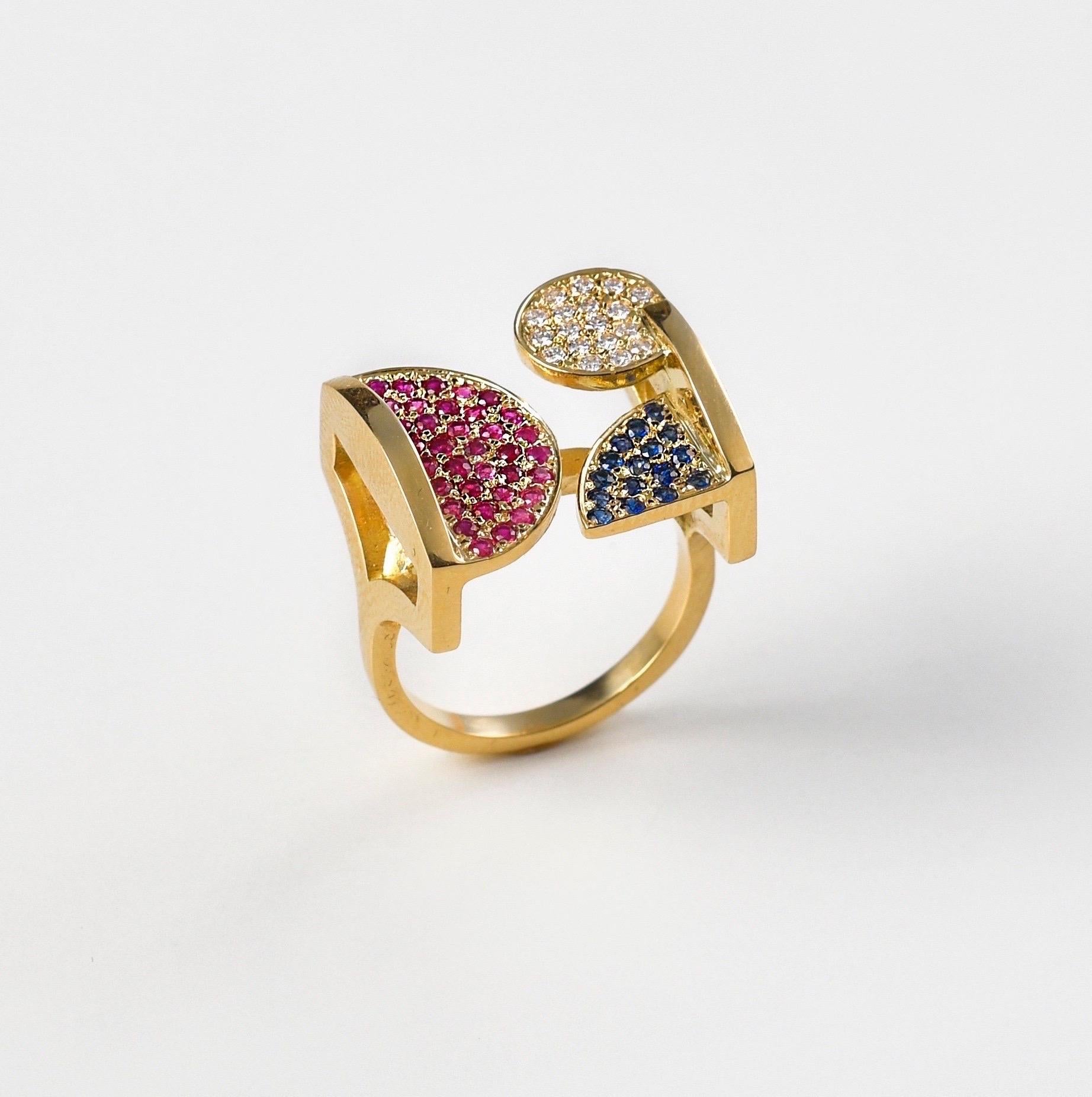Contemporary 18K Yellow Gold Diamond Ruby & Blue Sapphire Square Cocktail Ring In New Condition For Sale In Nicosia, CY