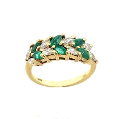Zeitgenössischer Ring aus 18 Karat Gelbgold mit Smaragd und Diamant