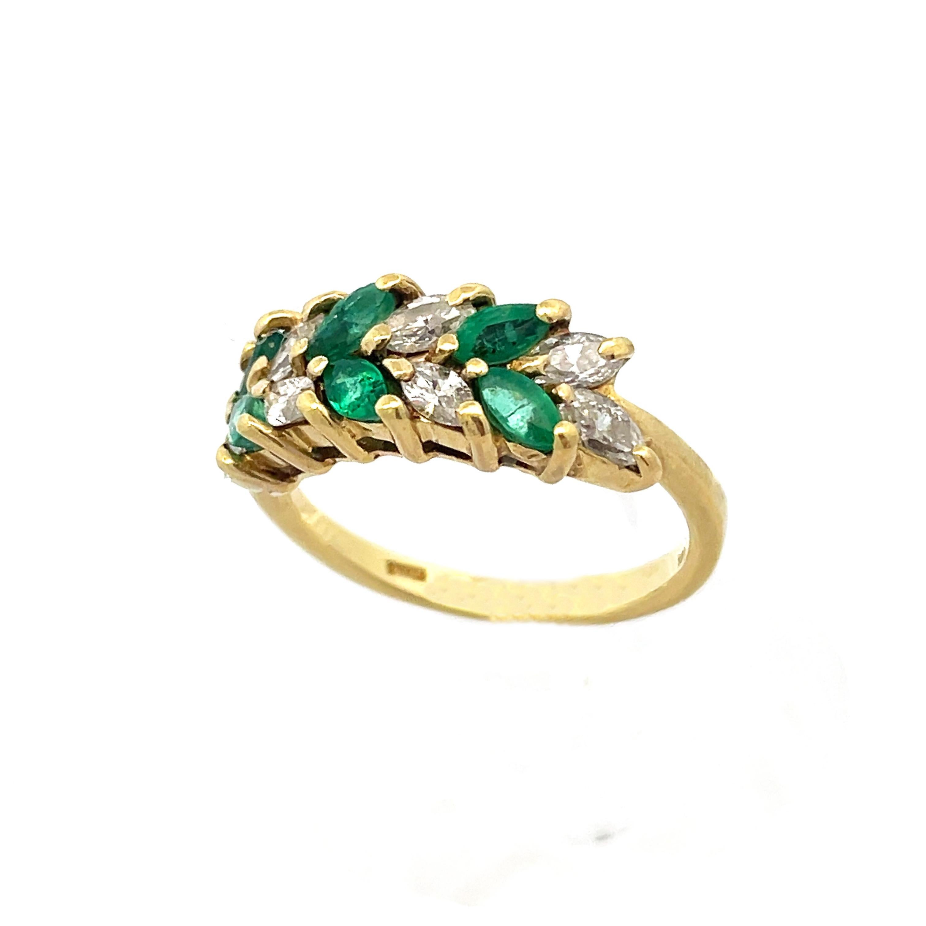 Contemporary 18K Yellow Gold Emerald and Diamond Ring For Sale 1