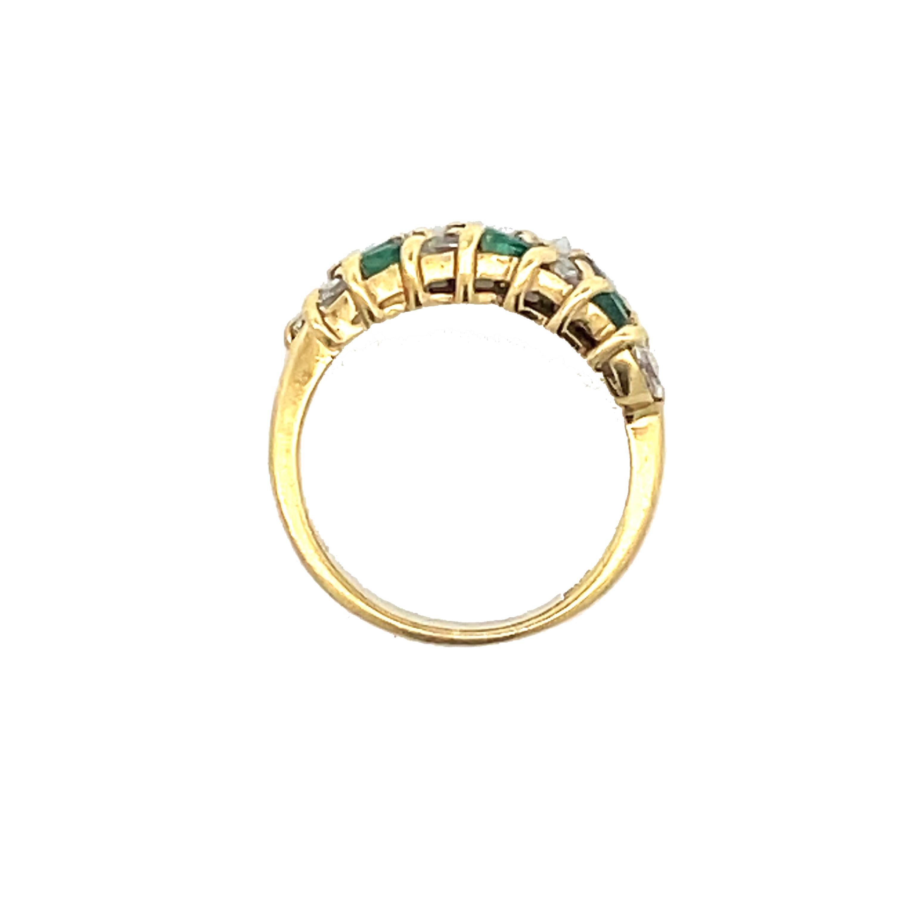 Contemporary 18K Yellow Gold Emerald and Diamond Ring For Sale 3