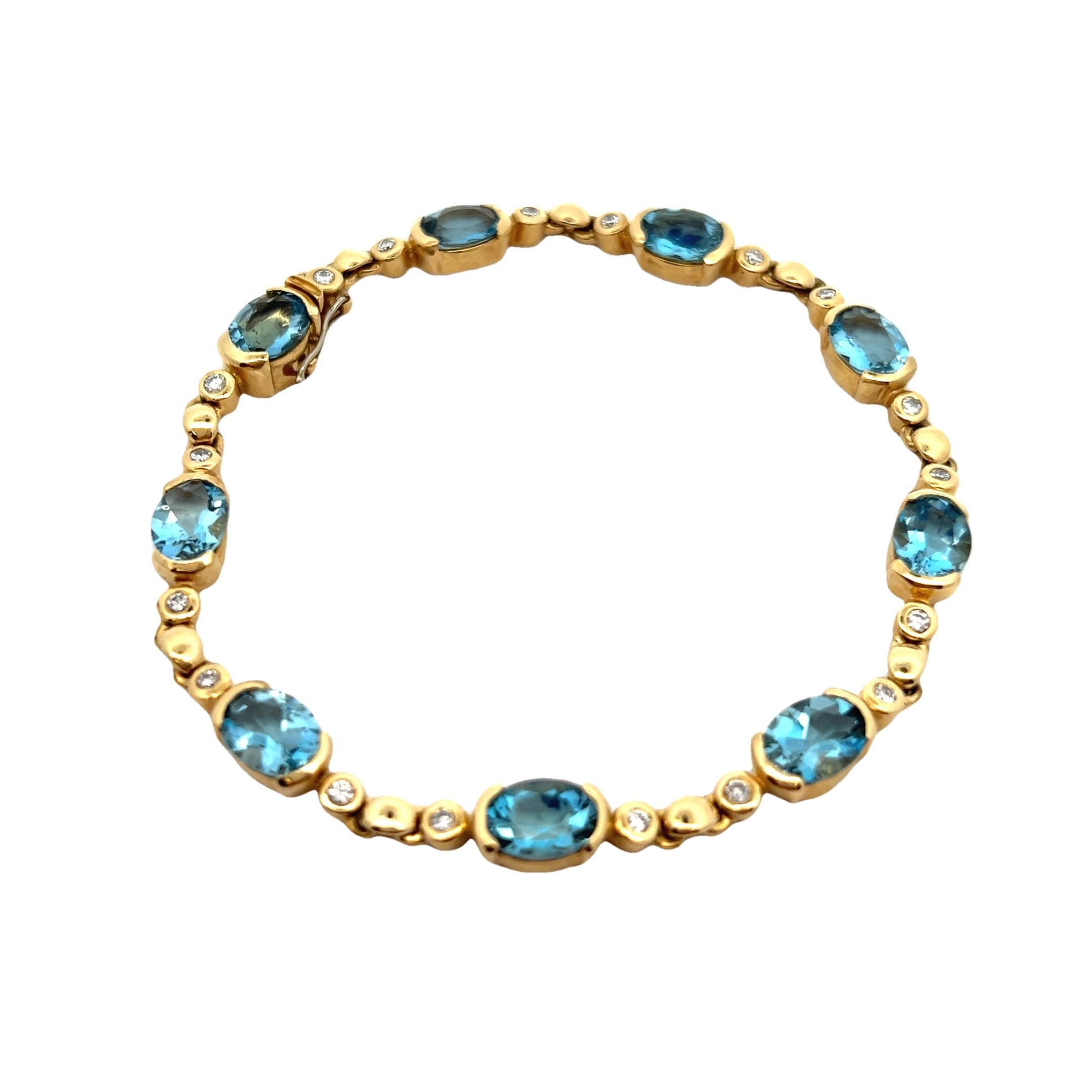 Contemporary 18k Yellow Gold H. Stern Aquamarine & Diamond Bracelet In Good Condition In Lexington, KY