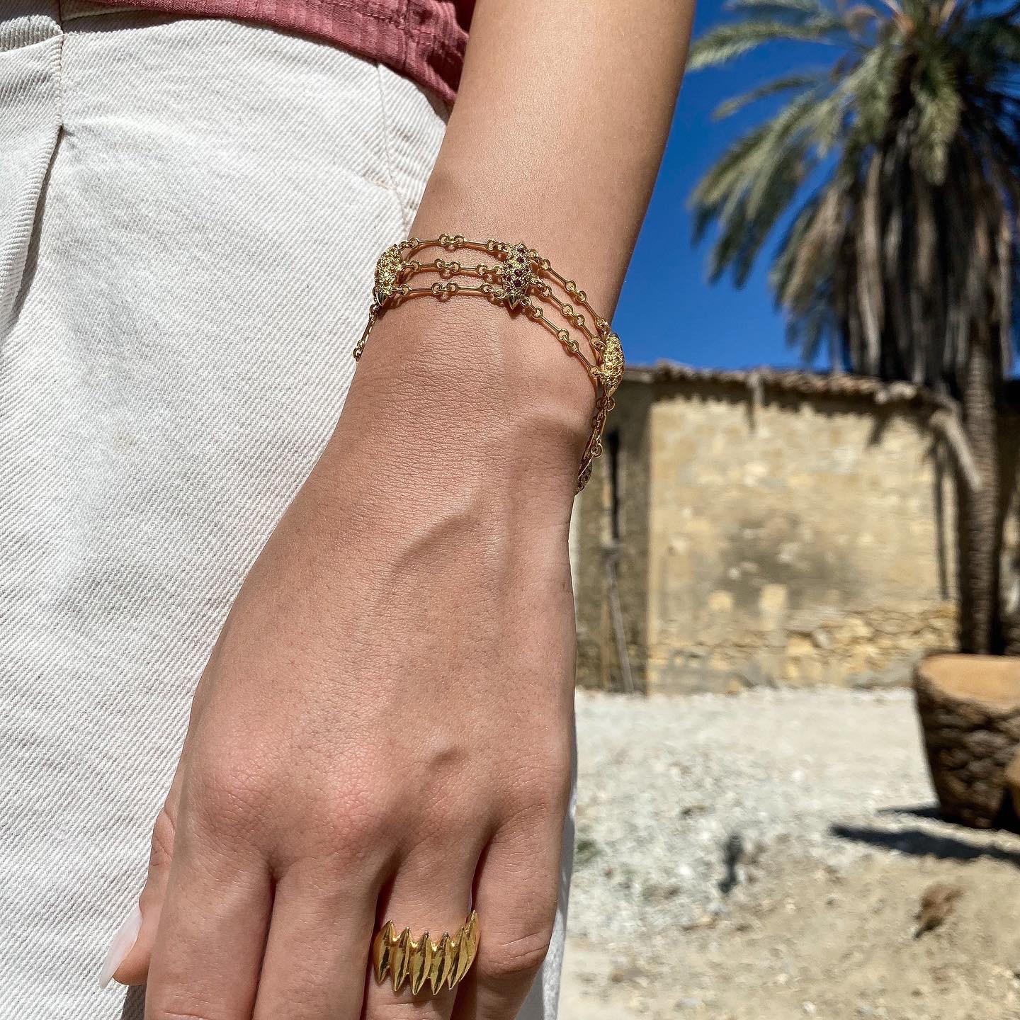 Contemporary 18K Yellow Gold Pink Garnet & Citrine Triple Chain Grain Bracelet In New Condition For Sale In Nicosia, CY