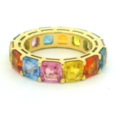 Contemporary 18K Gelbgold Regenbogen Saphir Eternity Band, 7 Karat Multicolor