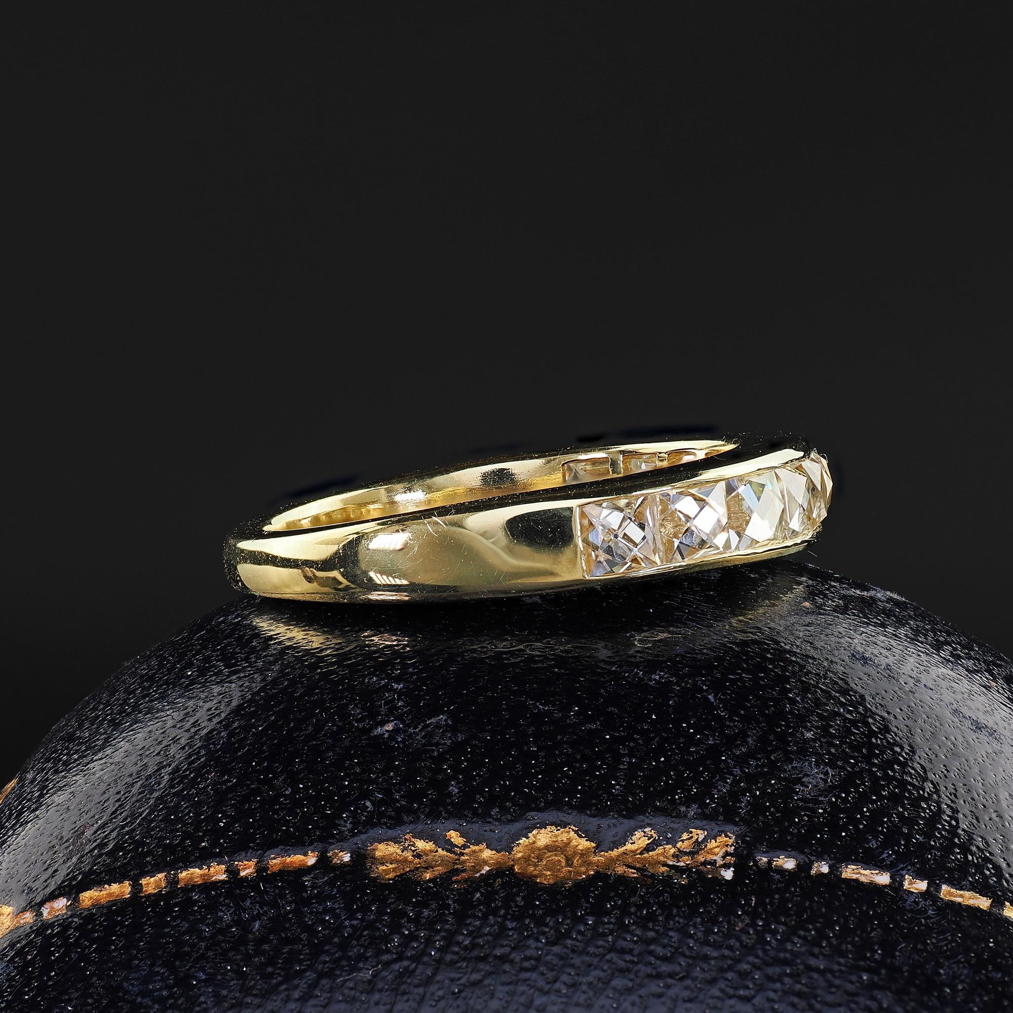 Taille française Bague contemporaine en or jaune 18K avec diamant de taille française récupéré - Taille 6 en vente
