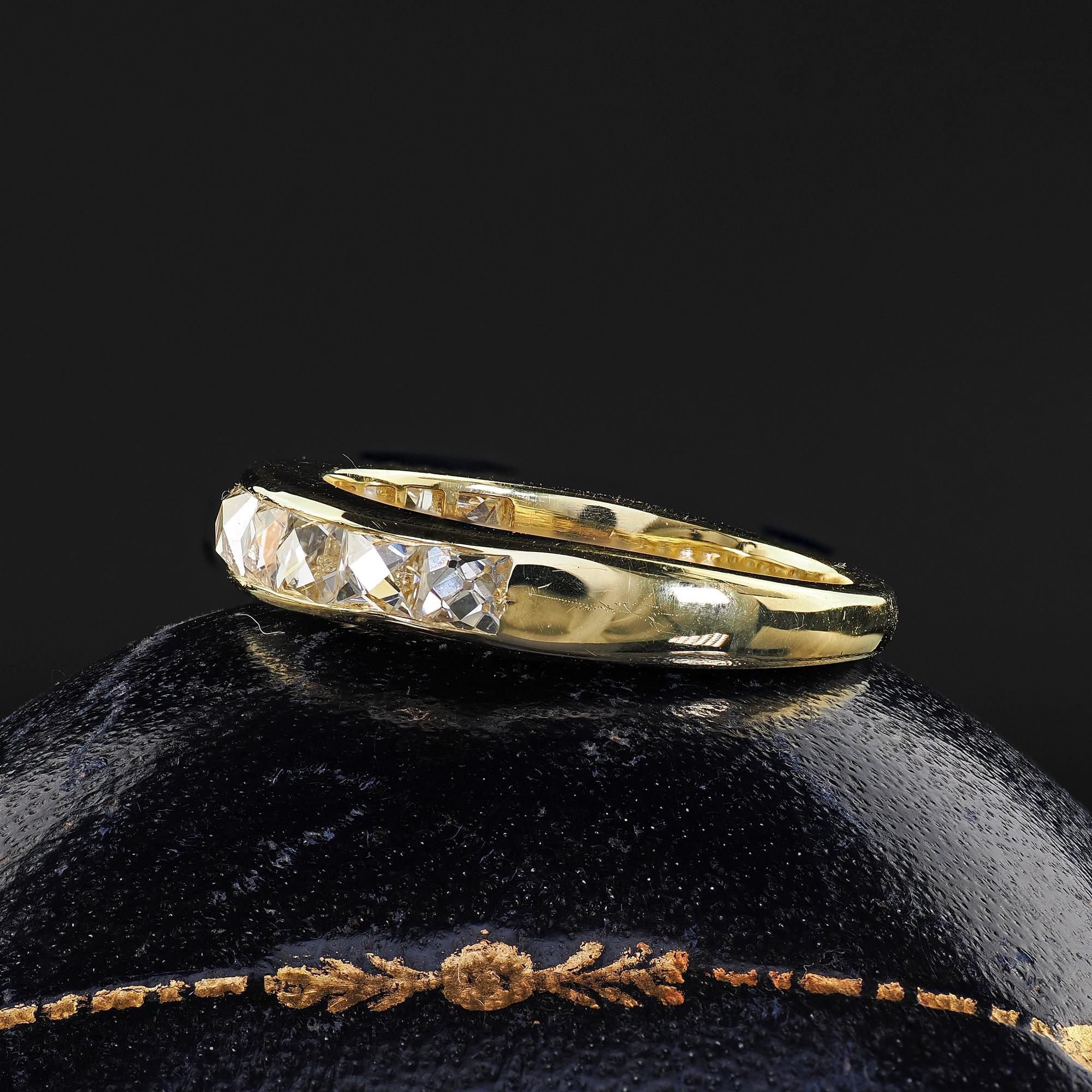 Bague contemporaine en or jaune 18K avec diamant de taille française récupéré - Taille 6 Excellent état - En vente à Great Neck, NY