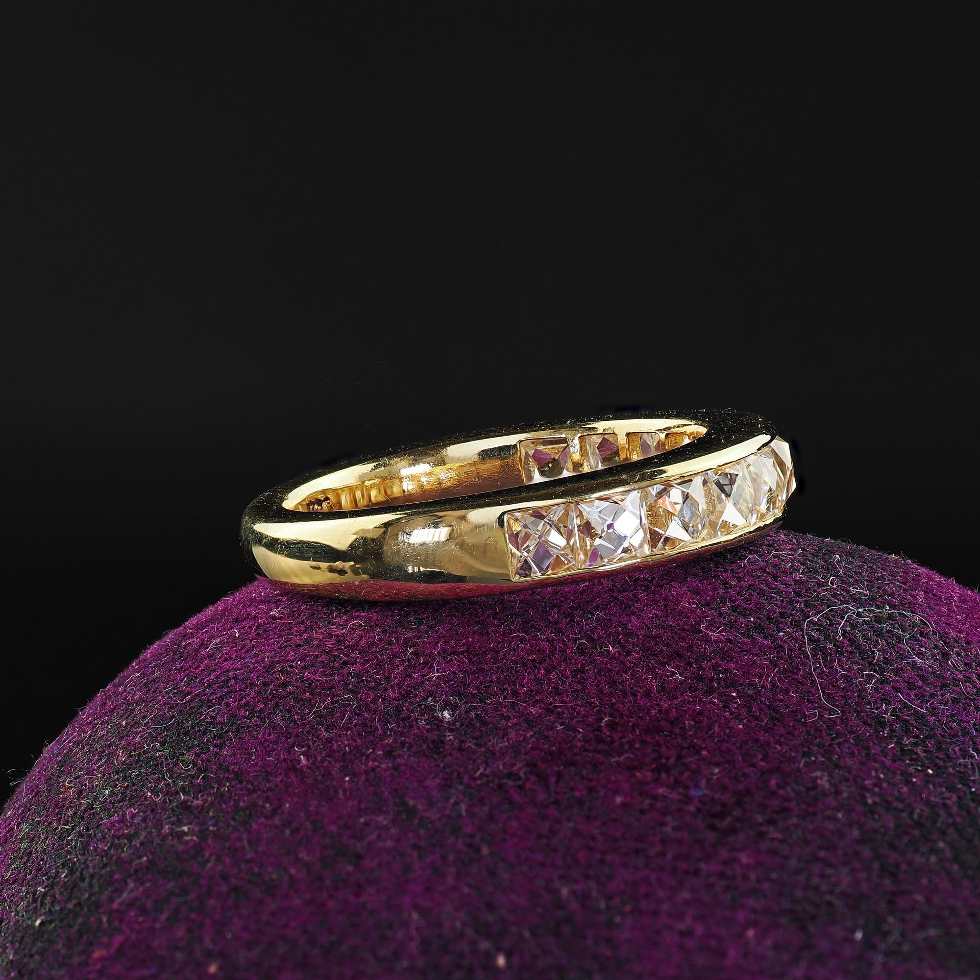 Taille française Demi-bandeau contemporain en or jaune 18K avec diamant de taille française récupéré - Taille 4 en vente