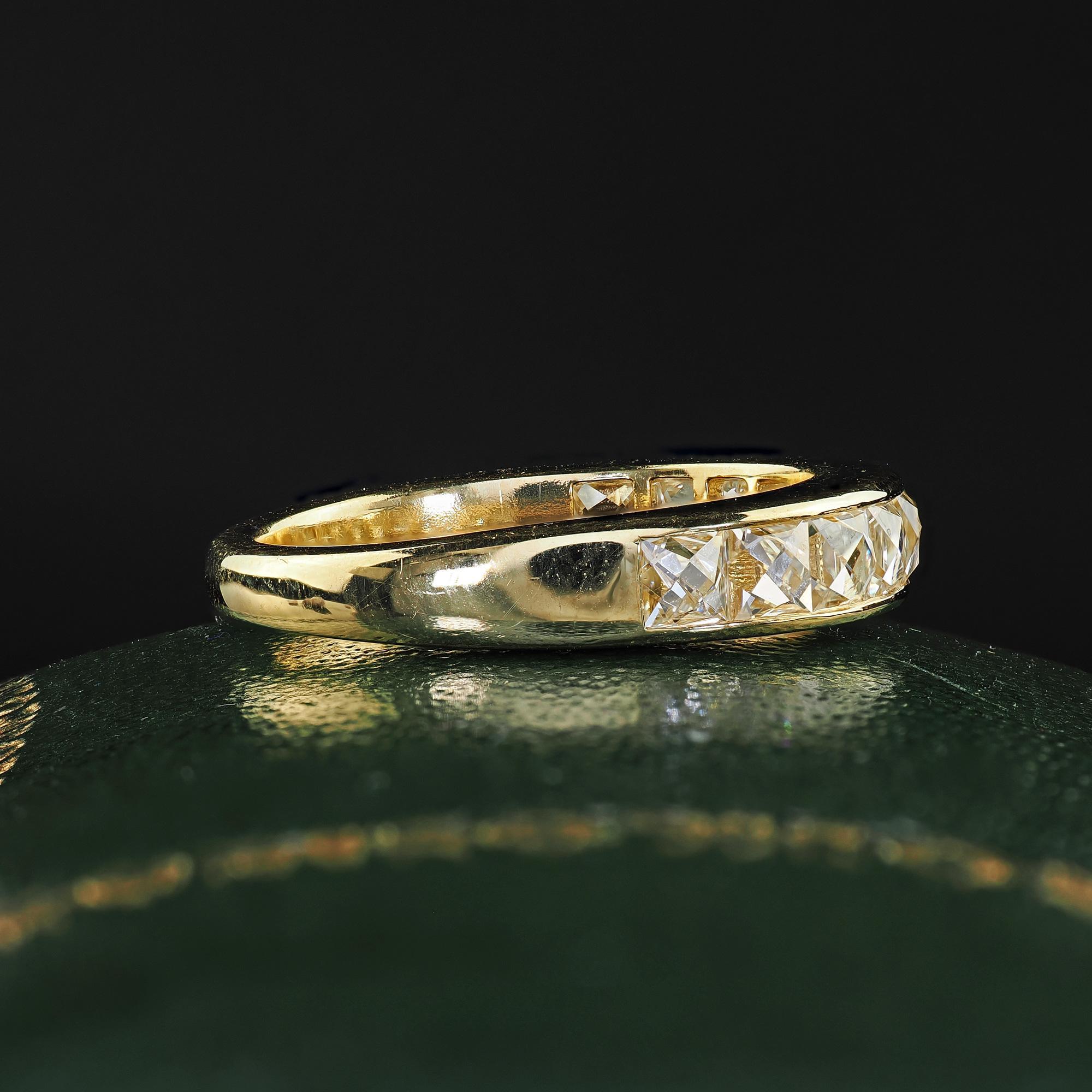 Demi-bandeau contemporain en or jaune 18K avec diamant de taille française récupéré - Taille 5 Excellent état - En vente à Great Neck, NY