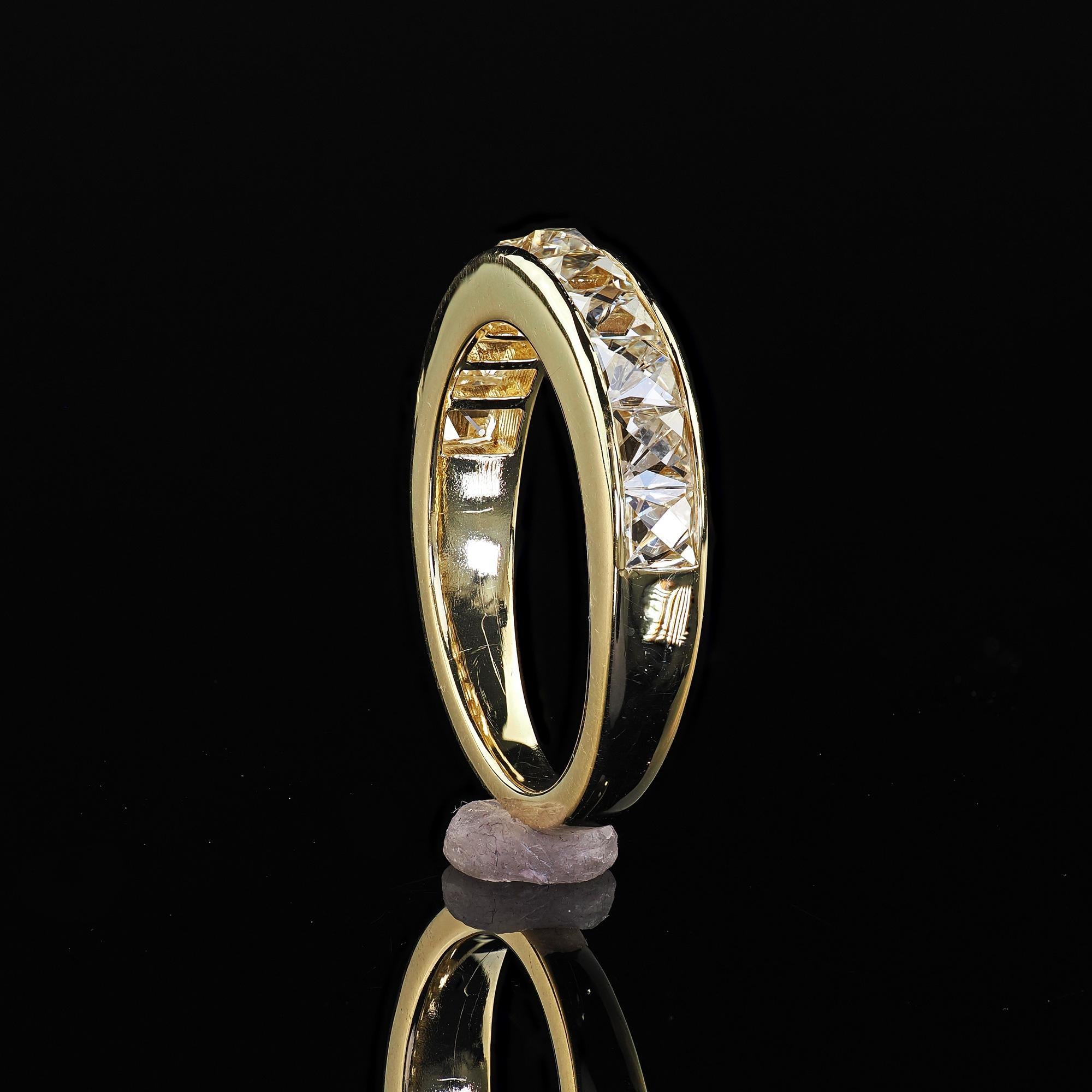 Demi-bandeau contemporain en or jaune 18K avec diamant de taille française récupéré - Taille 5 en vente 3