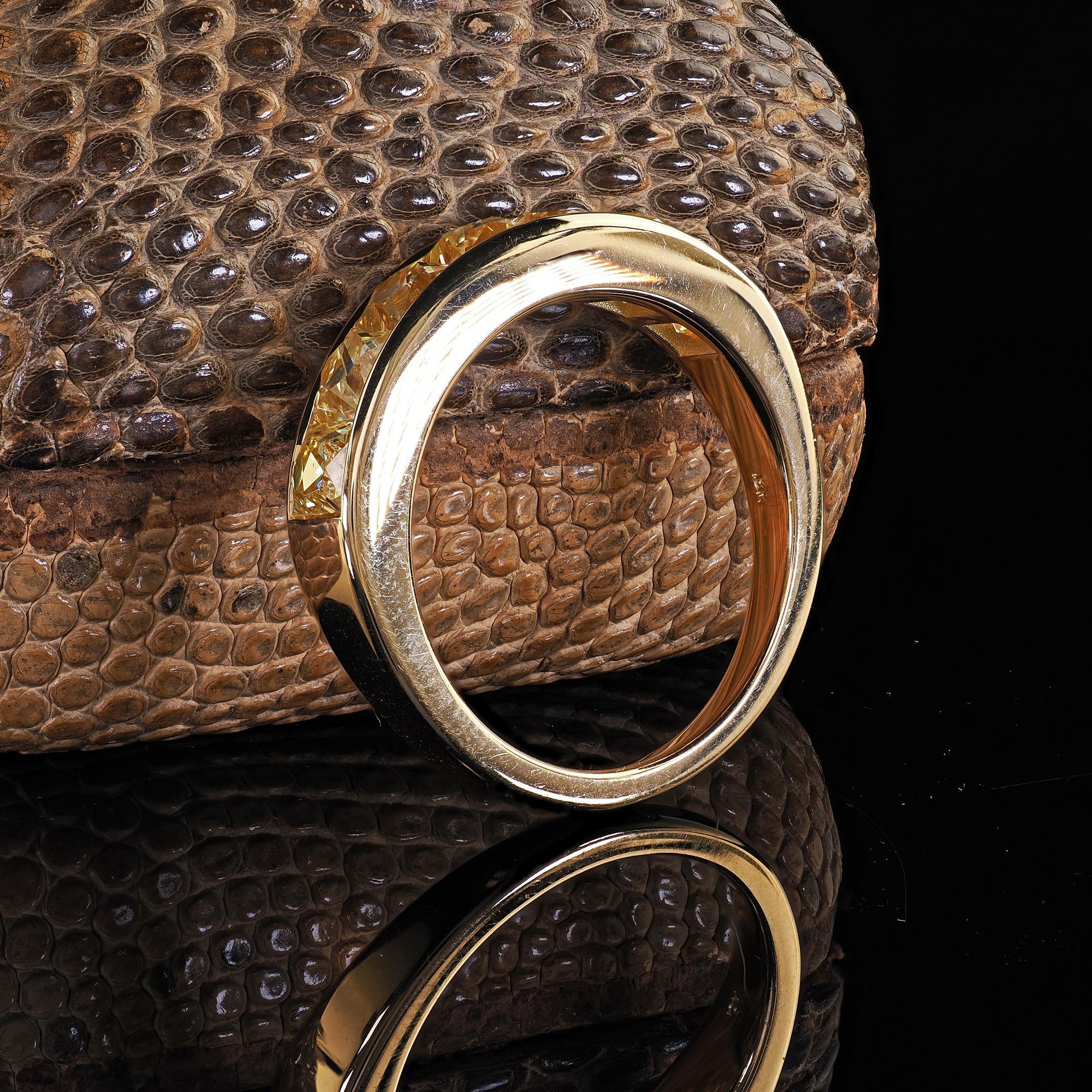 Modern Contemporary 18K Yellow Gold Reclaimed Yellow French Cut Diamond Wedding Band For Sale